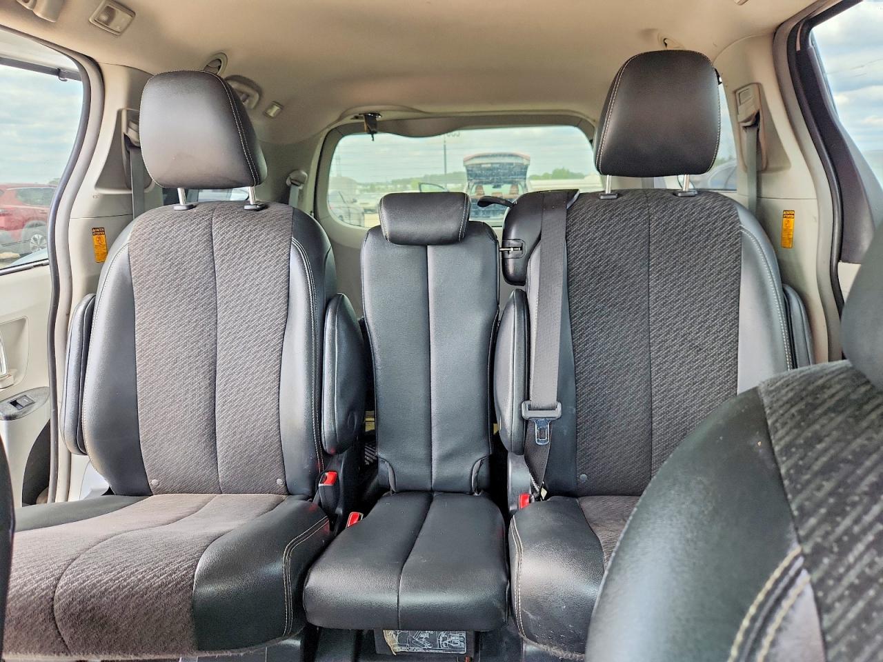 2014 Toyota Sienna Sport White vin: 5TDXK3DCXES409836