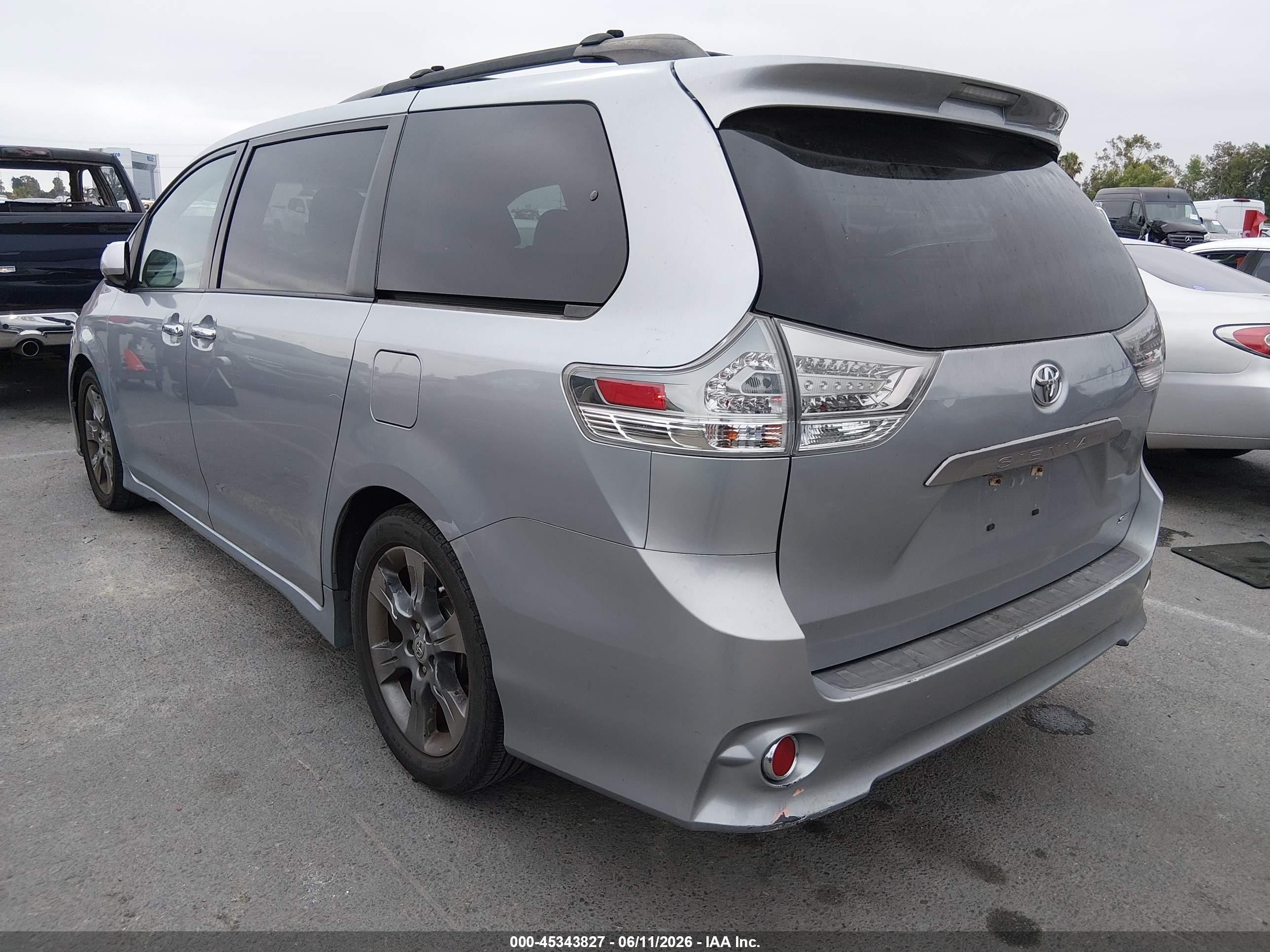 2014 Toyota Sienna Se 8 Passenger Silver vin: 5TDXK3DCXES498680