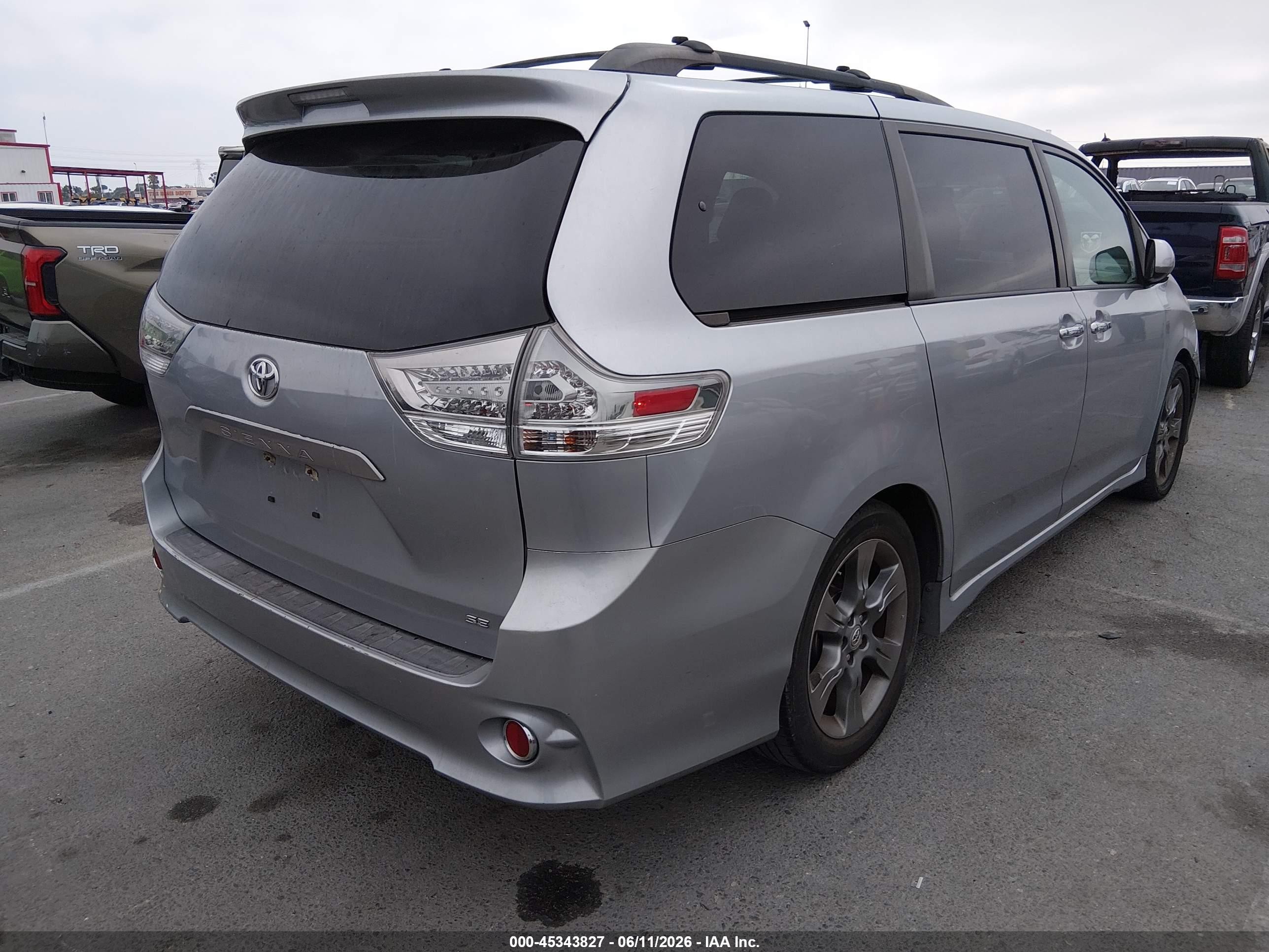 2014 Toyota Sienna Se 8 Passenger Silver vin: 5TDXK3DCXES498680