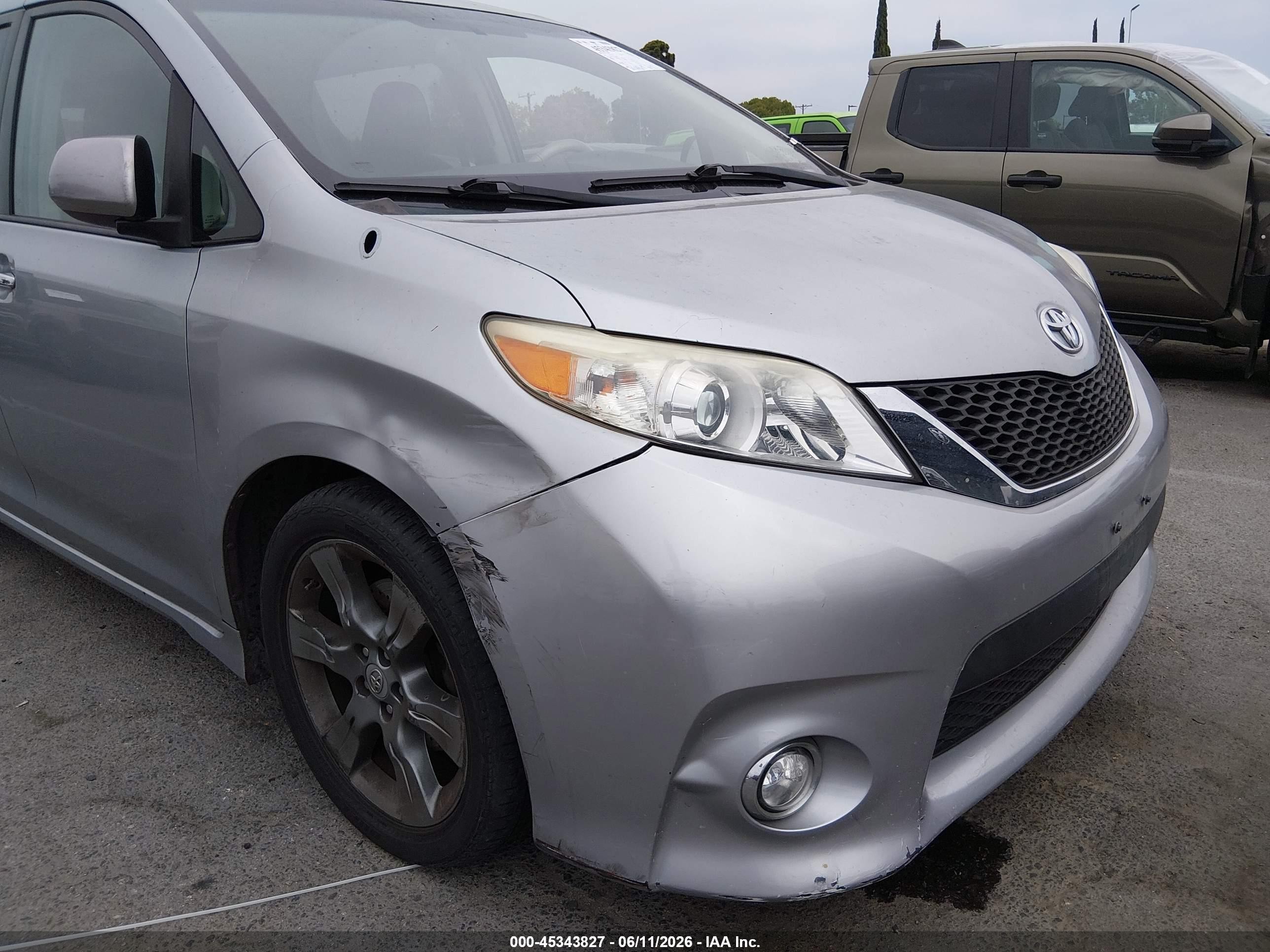 2014 Toyota Sienna Se 8 Passenger Silver vin: 5TDXK3DCXES498680