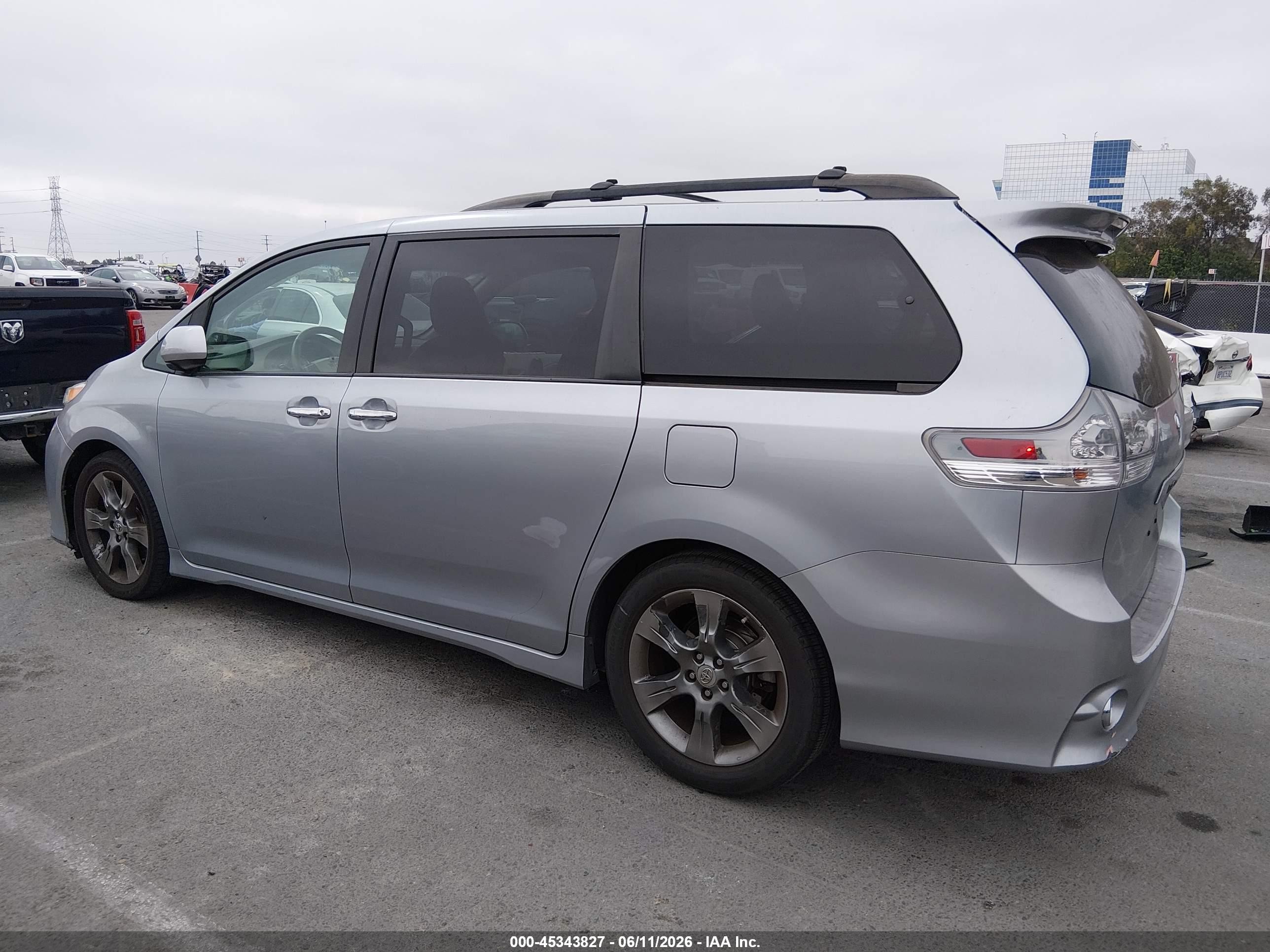 2014 Toyota Sienna Se 8 Passenger Silver vin: 5TDXK3DCXES498680