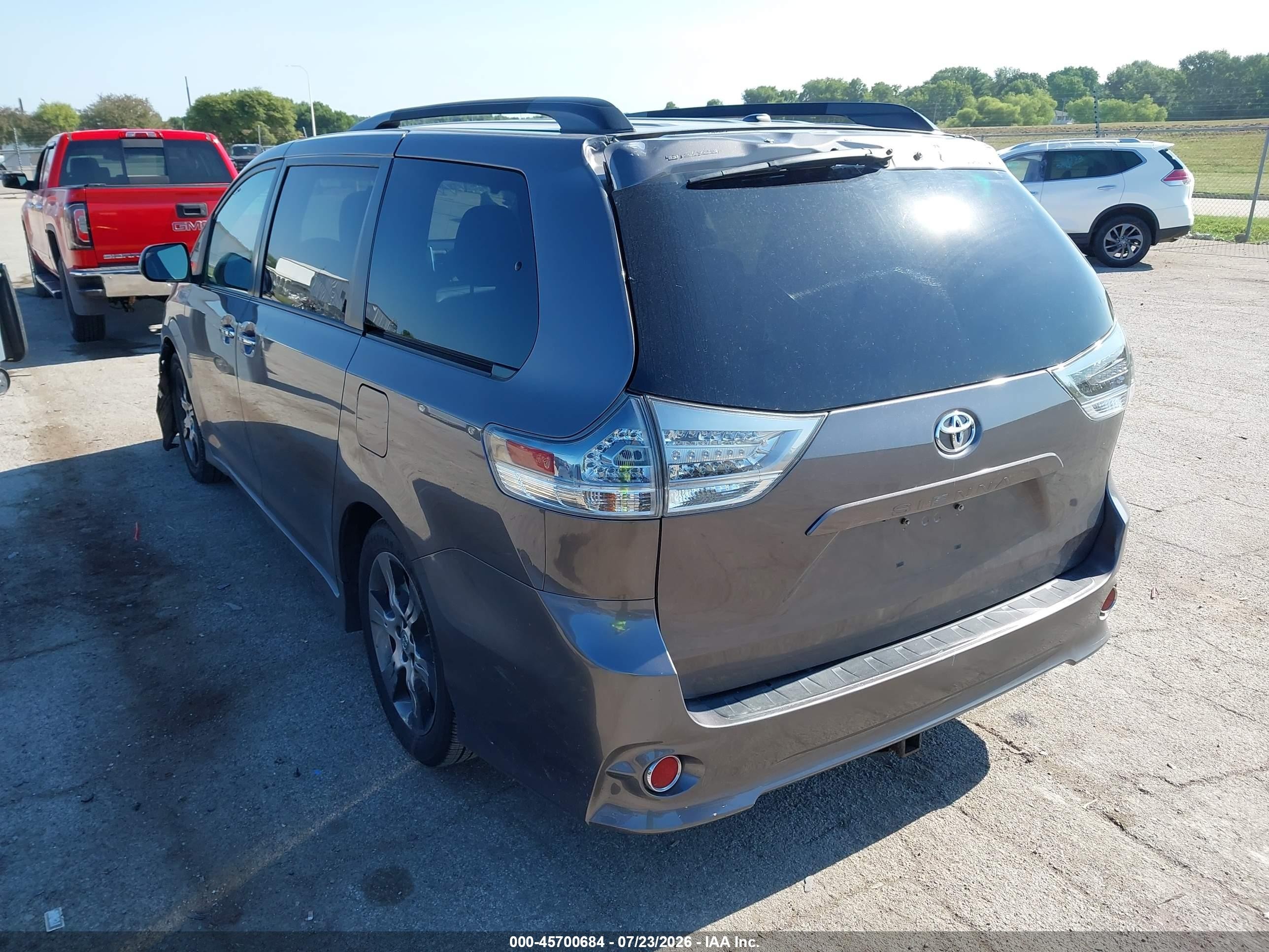 2015 Toyota Sienna Se 8 Passenger Серый vin: 5TDXK3DCXFS543179
