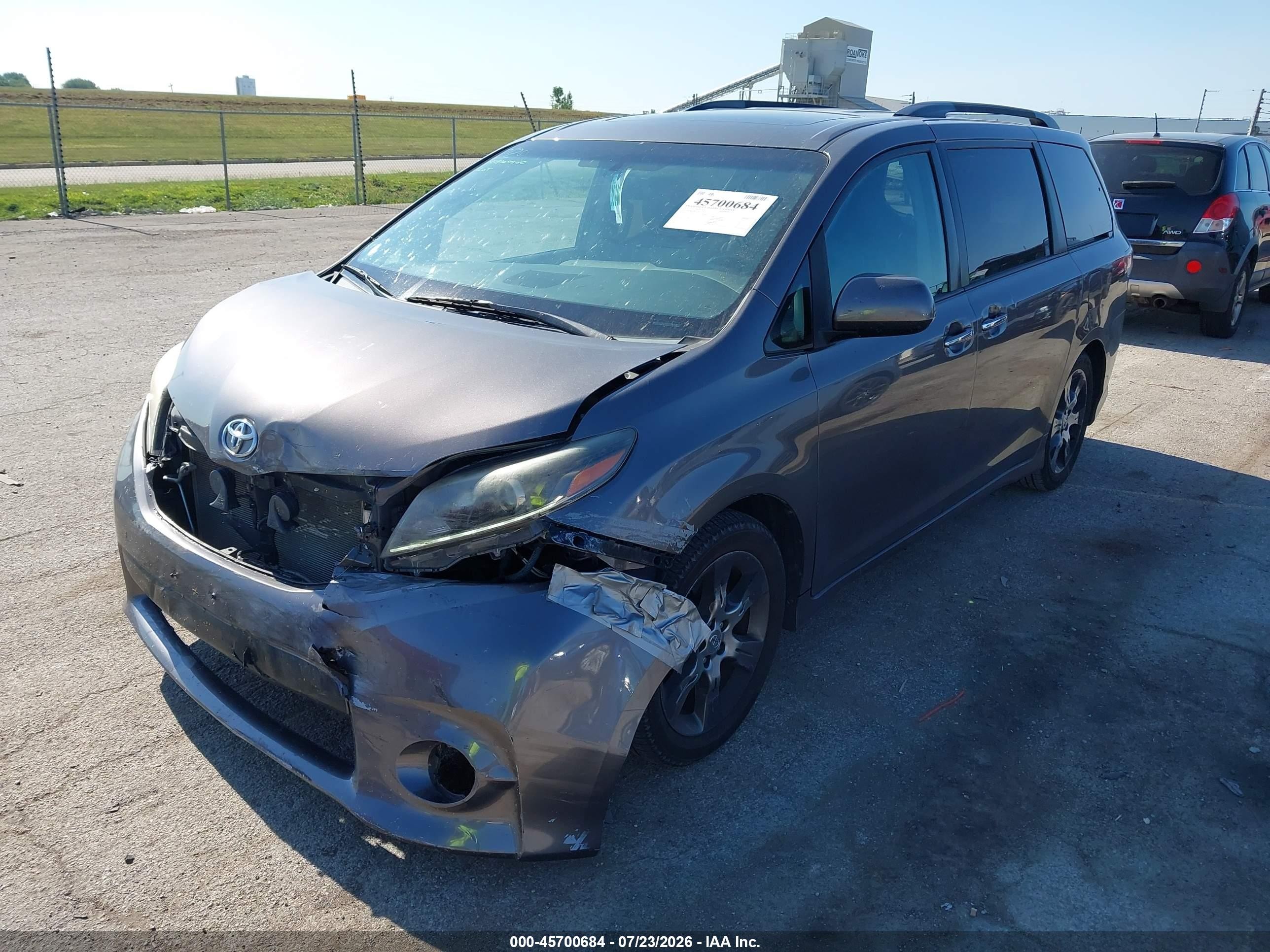 2015 Toyota Sienna Se 8 Passenger Серый vin: 5TDXK3DCXFS543179