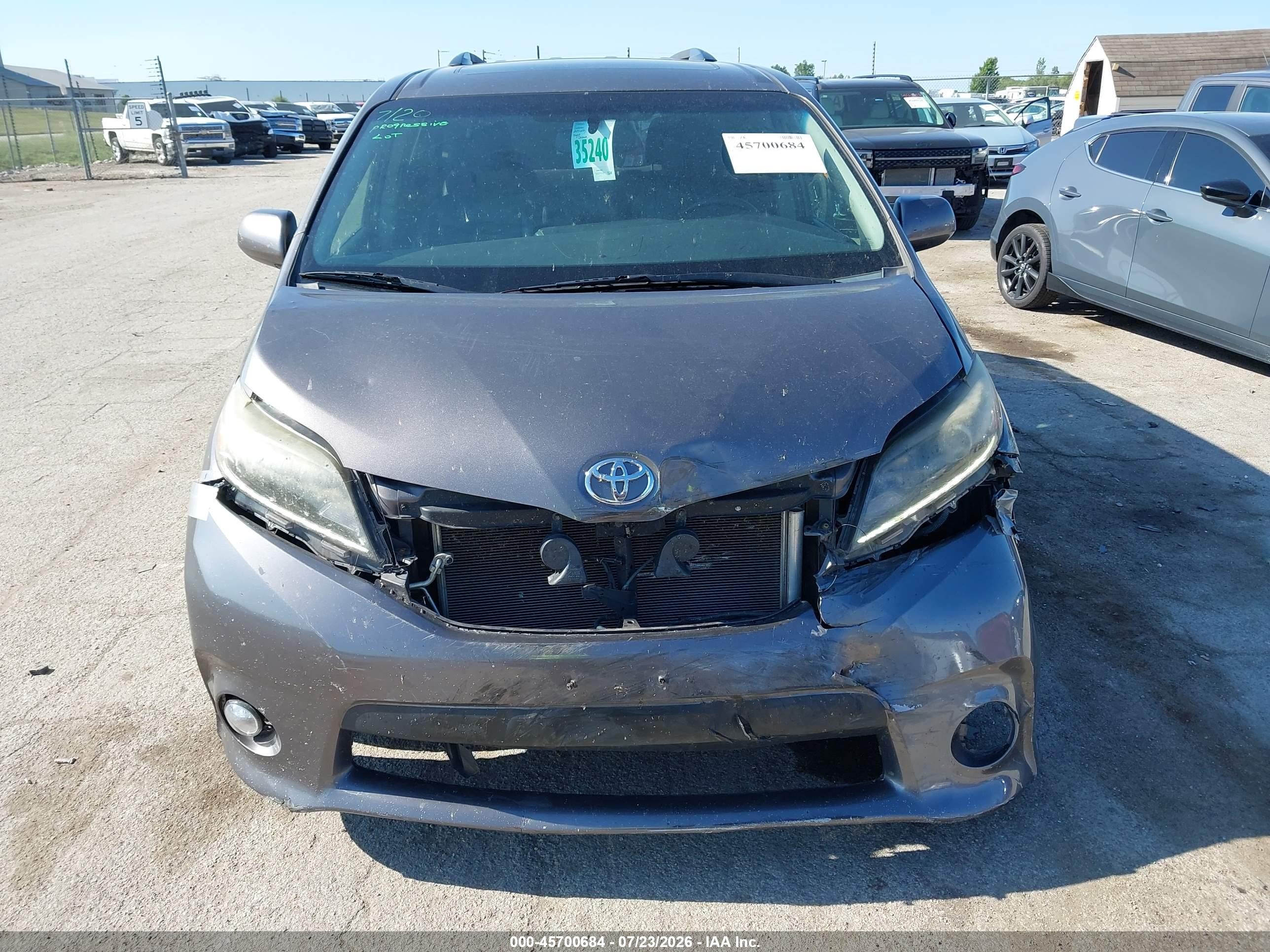 2015 Toyota Sienna Se 8 Passenger Серый vin: 5TDXK3DCXFS543179