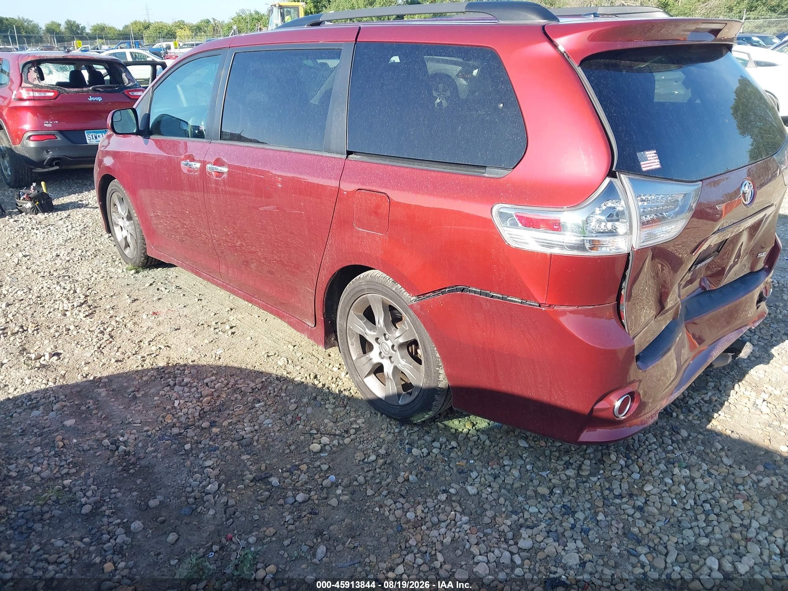 2015 Toyota Sienna Se 8 Passenger Burgundy vin: 5TDXK3DCXFS555607