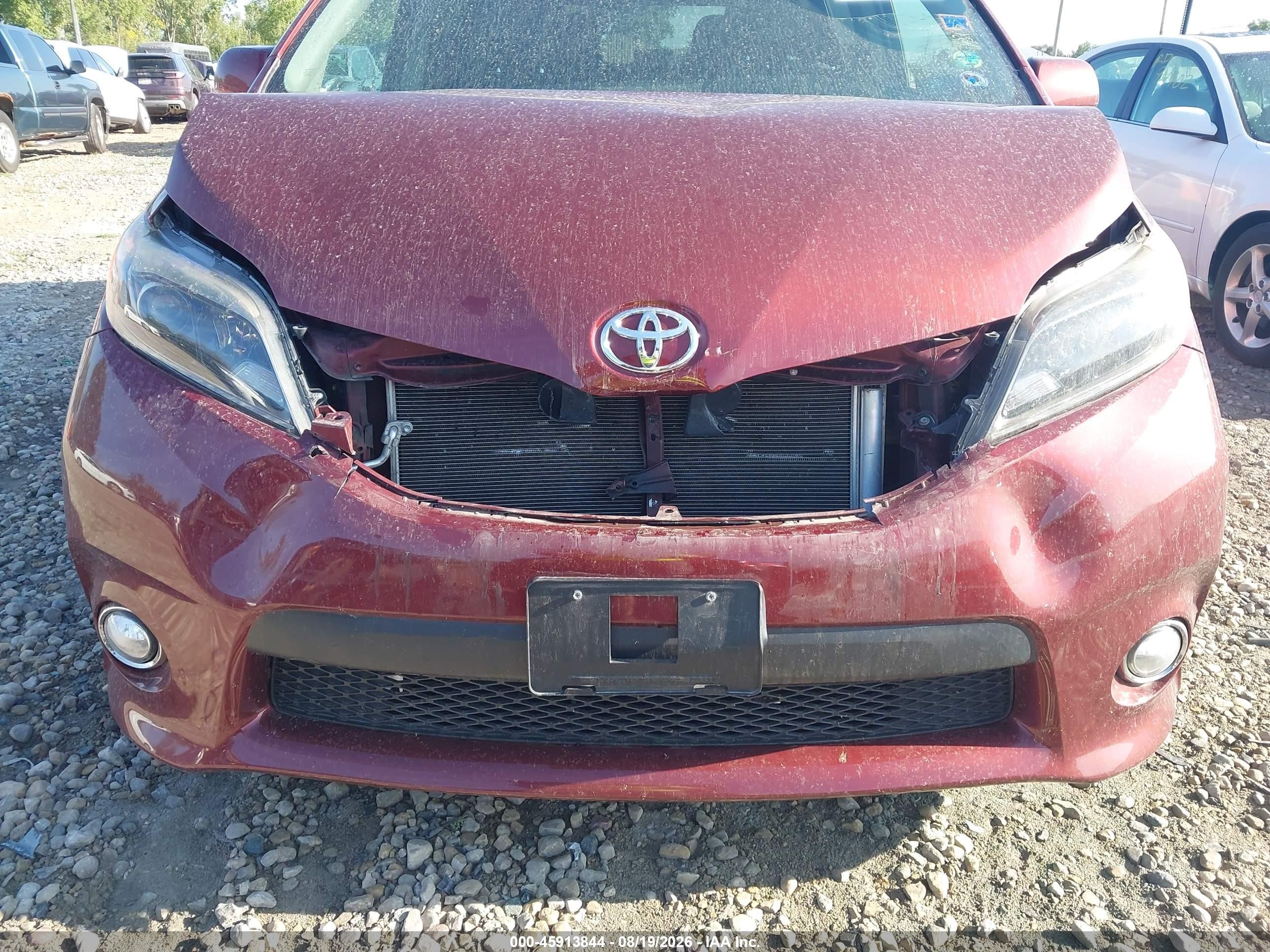2015 Toyota Sienna Se 8 Passenger Burgundy vin: 5TDXK3DCXFS555607