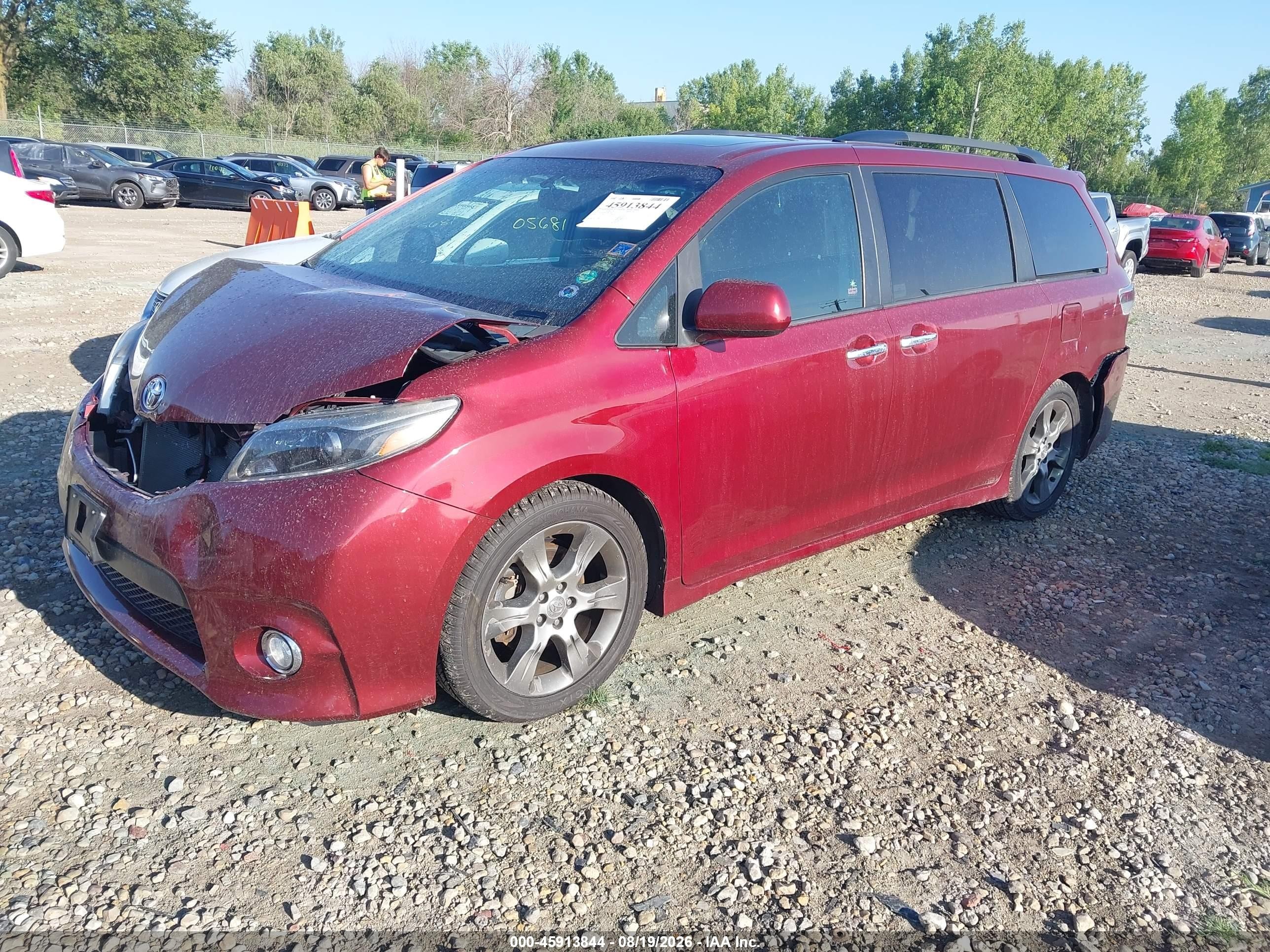 2015 Toyota Sienna Se 8 Passenger Burgundy vin: 5TDXK3DCXFS555607