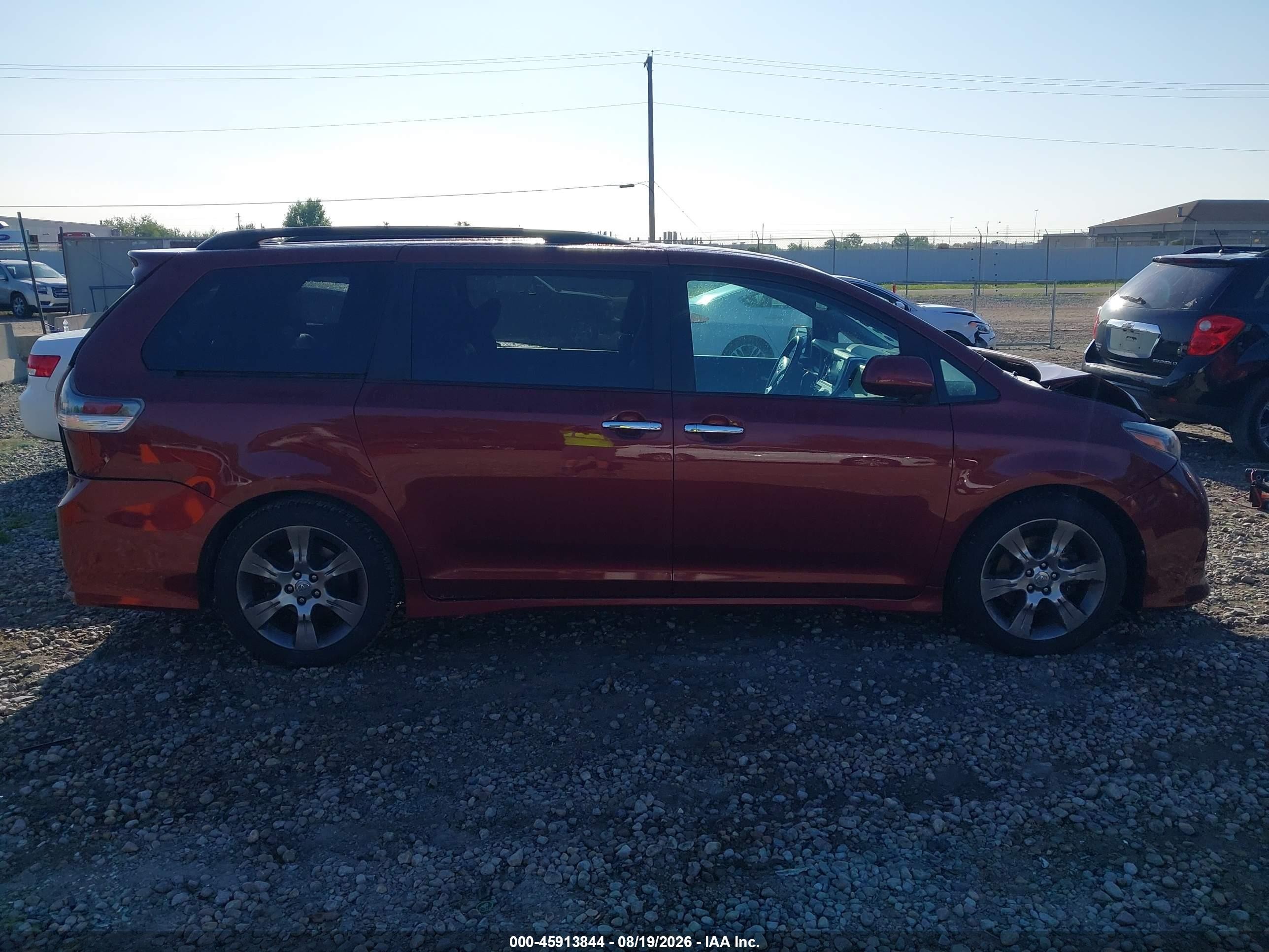 2015 Toyota Sienna Se 8 Passenger Burgundy vin: 5TDXK3DCXFS555607