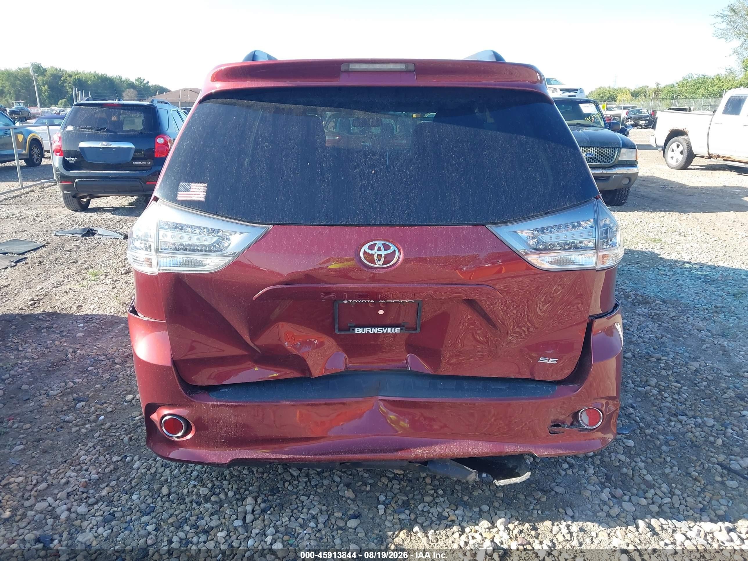 2015 Toyota Sienna Se 8 Passenger Burgundy vin: 5TDXK3DCXFS555607