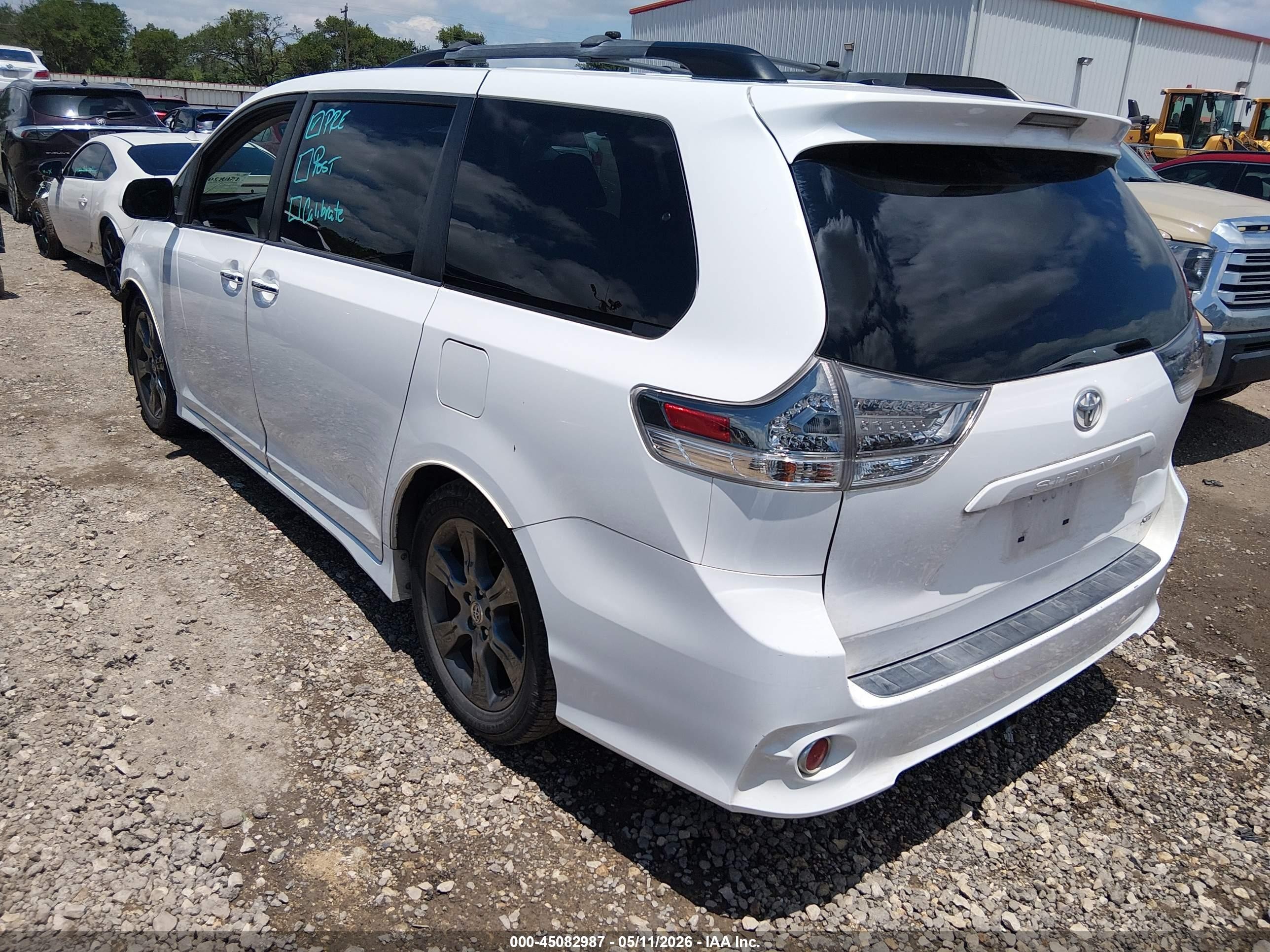 2015 Toyota Sienna Se 8 Passenger Белый vin: 5TDXK3DCXFS586324