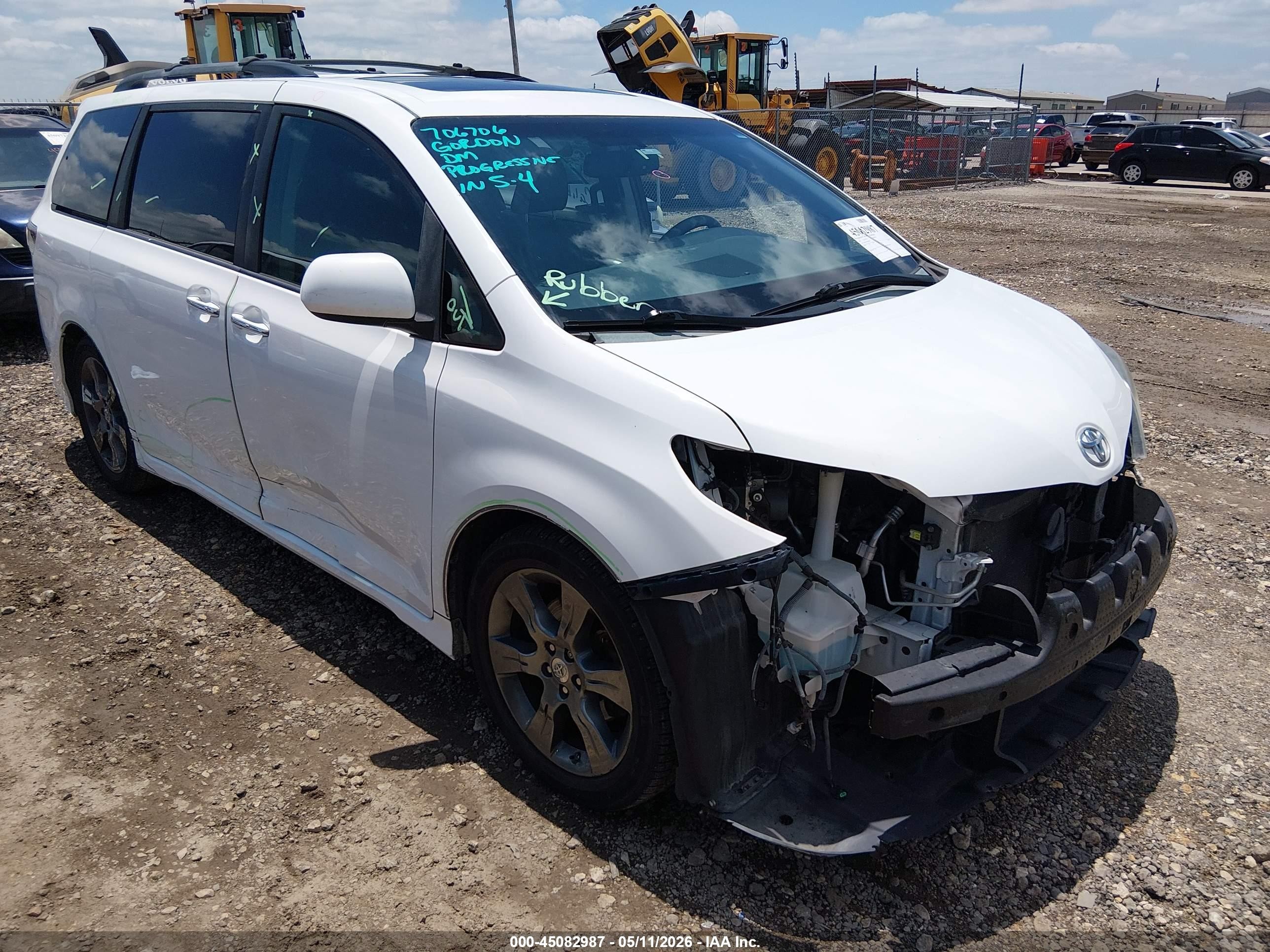 2015 Toyota Sienna Se 8 Passenger White vin: 5TDXK3DCXFS586324