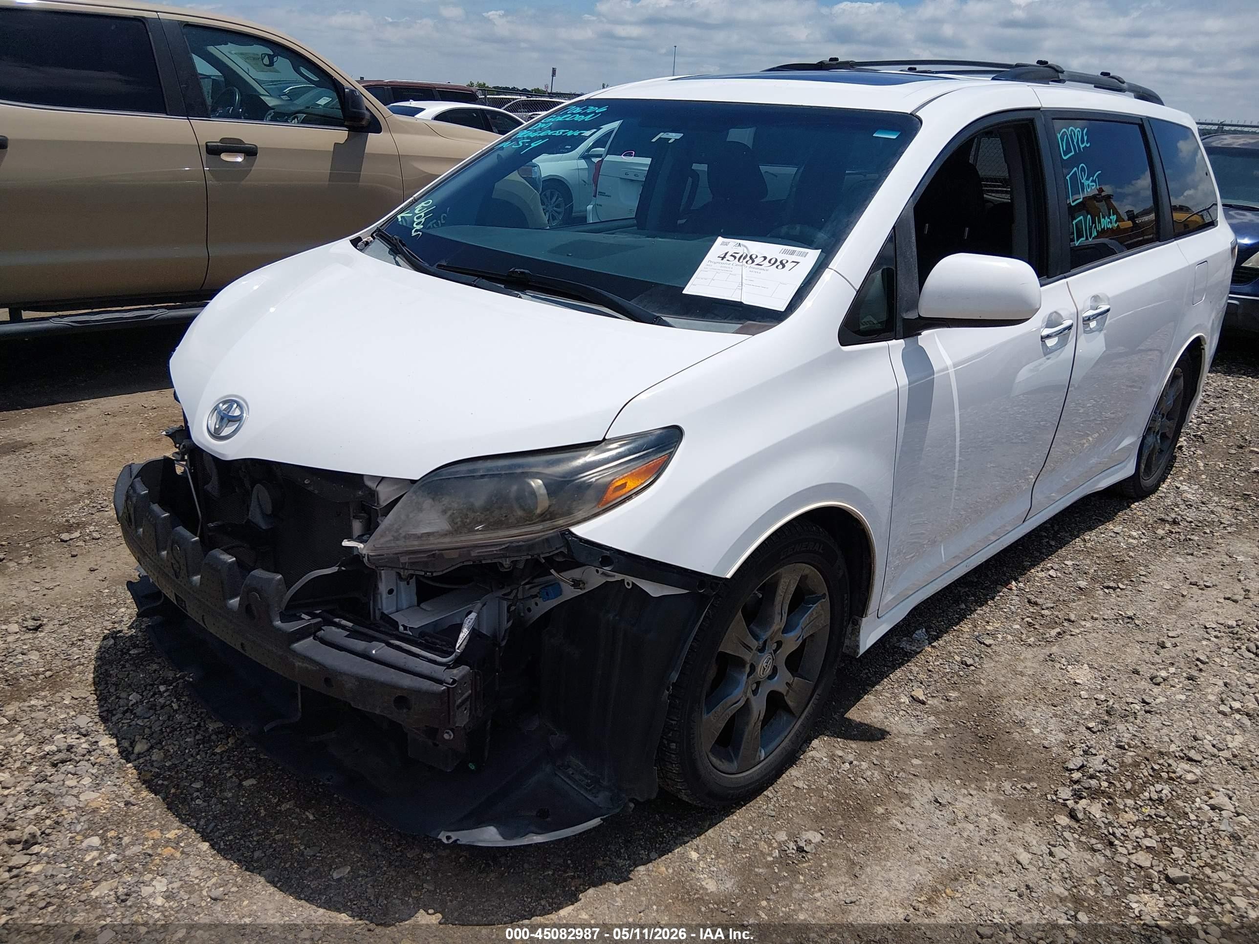 2015 Toyota Sienna Se 8 Passenger Белый vin: 5TDXK3DCXFS586324