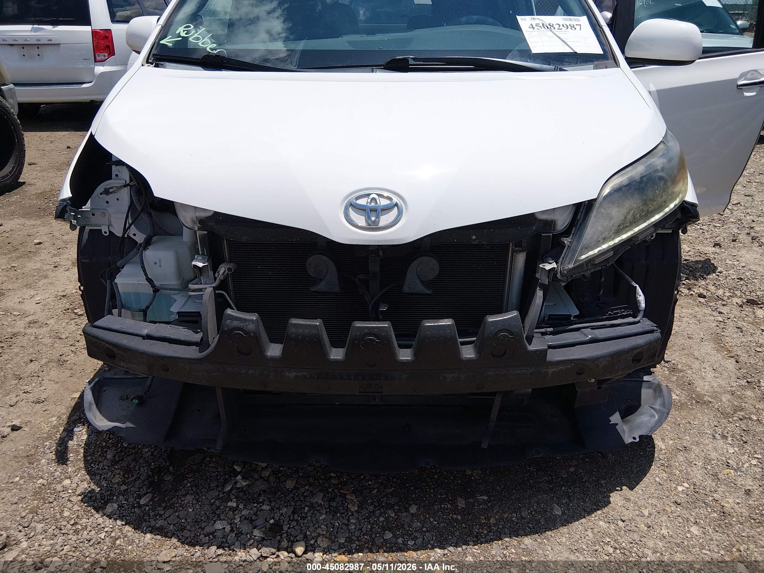 2015 Toyota Sienna Se 8 Passenger Белый vin: 5TDXK3DCXFS586324
