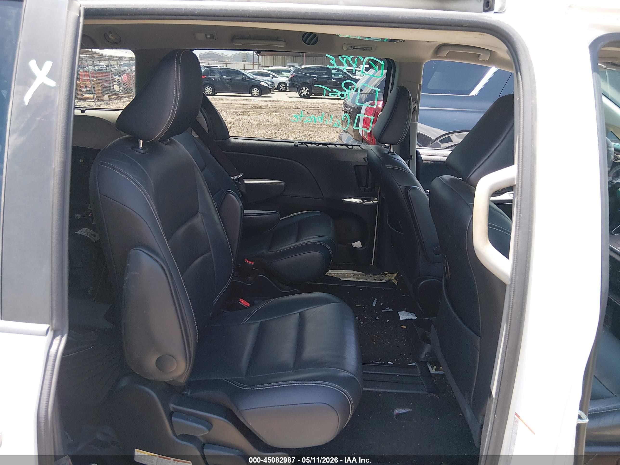 2015 Toyota Sienna Se 8 Passenger Белый vin: 5TDXK3DCXFS586324
