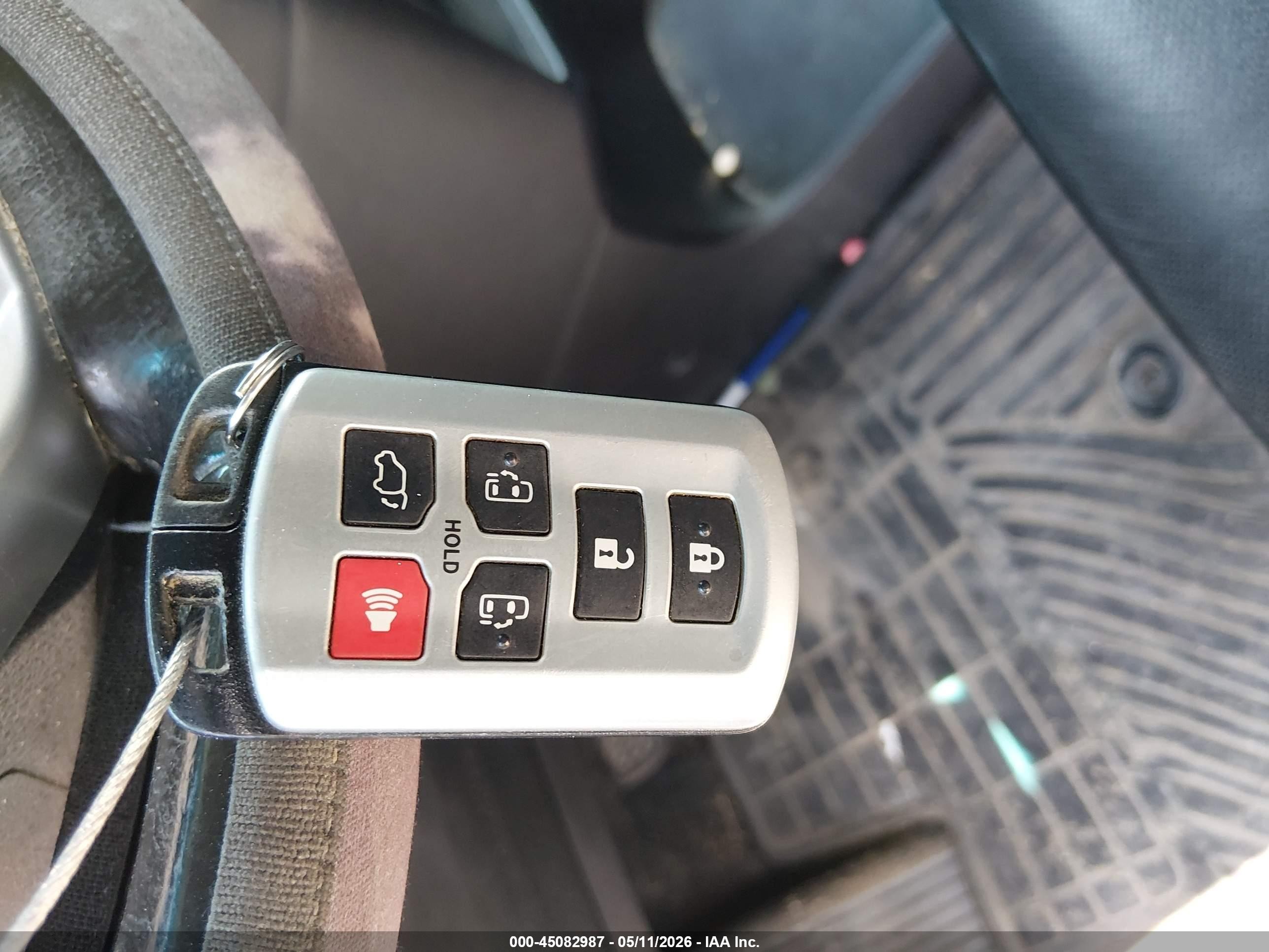 2015 Toyota Sienna Se 8 Passenger Белый vin: 5TDXK3DCXFS586324
