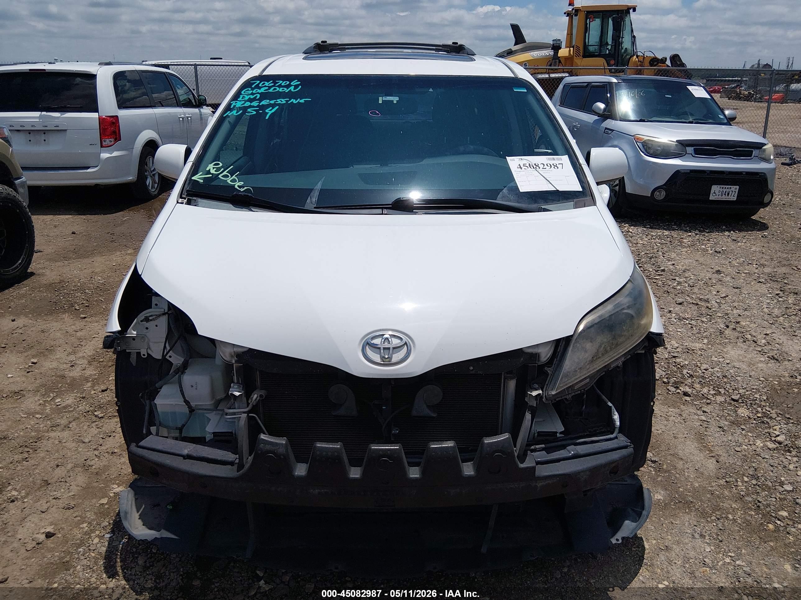 2015 Toyota Sienna Se 8 Passenger Белый vin: 5TDXK3DCXFS586324