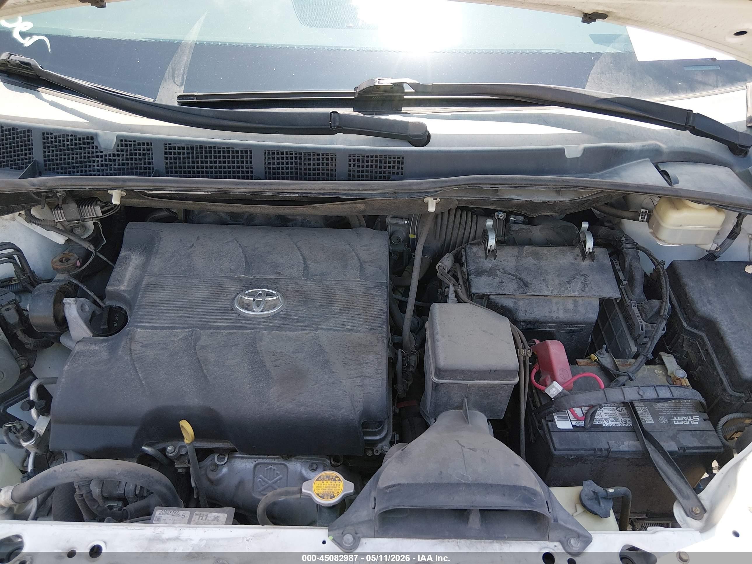 2015 Toyota Sienna Se 8 Passenger Белый vin: 5TDXK3DCXFS586324