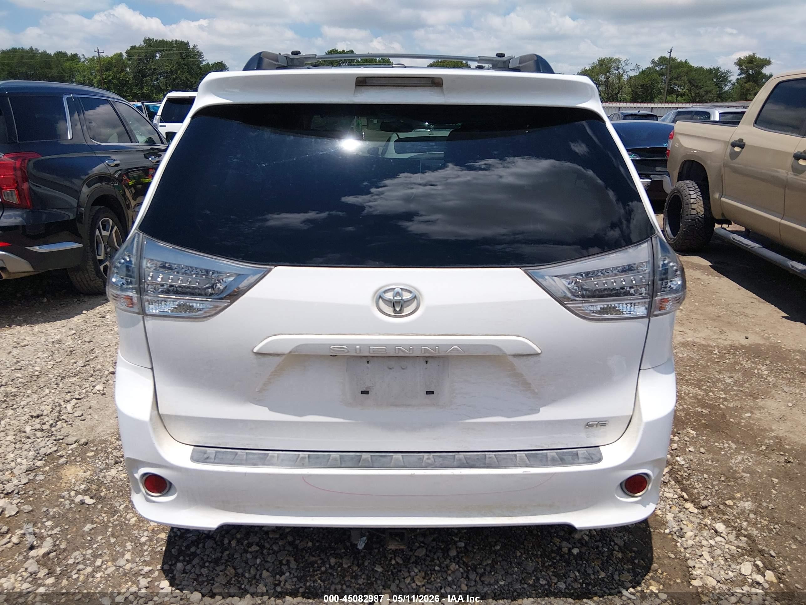 2015 Toyota Sienna Se 8 Passenger Белый vin: 5TDXK3DCXFS586324