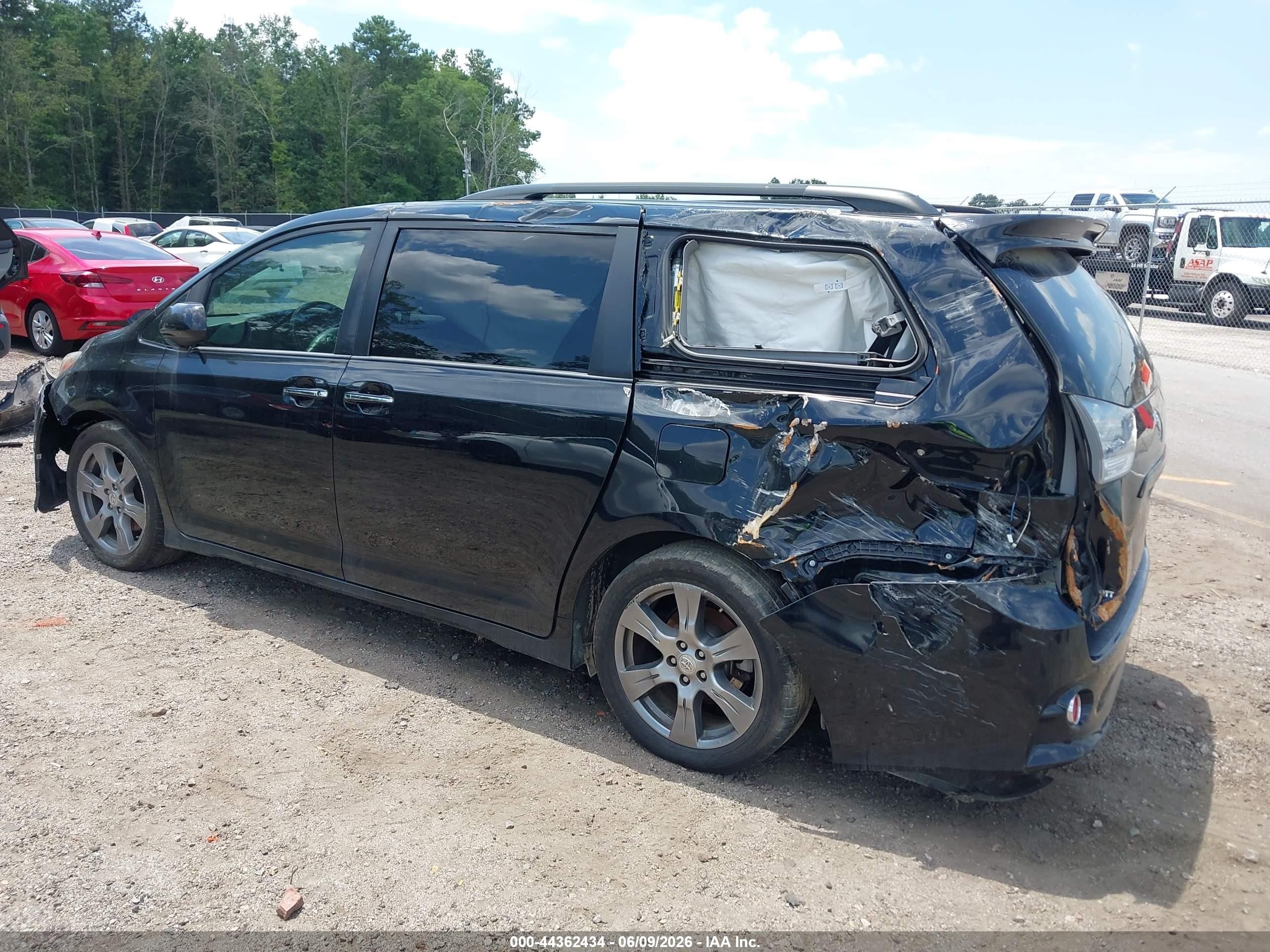 2017 Toyota Sienna Se Premium 8 Passenger Black vin: 5TDXZ3DC0HS828973