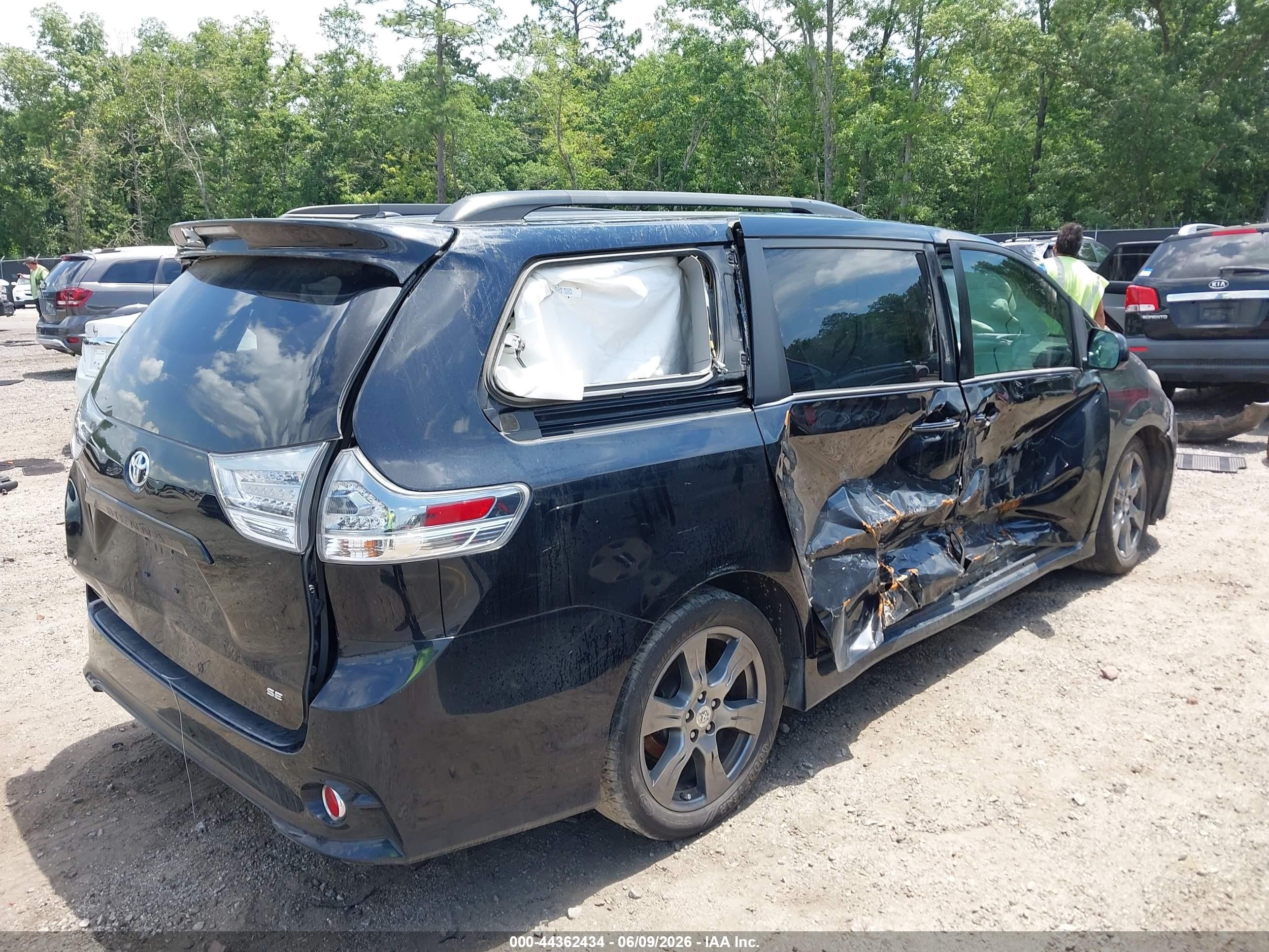 2017 Toyota Sienna Se Premium 8 Passenger Black vin: 5TDXZ3DC0HS828973