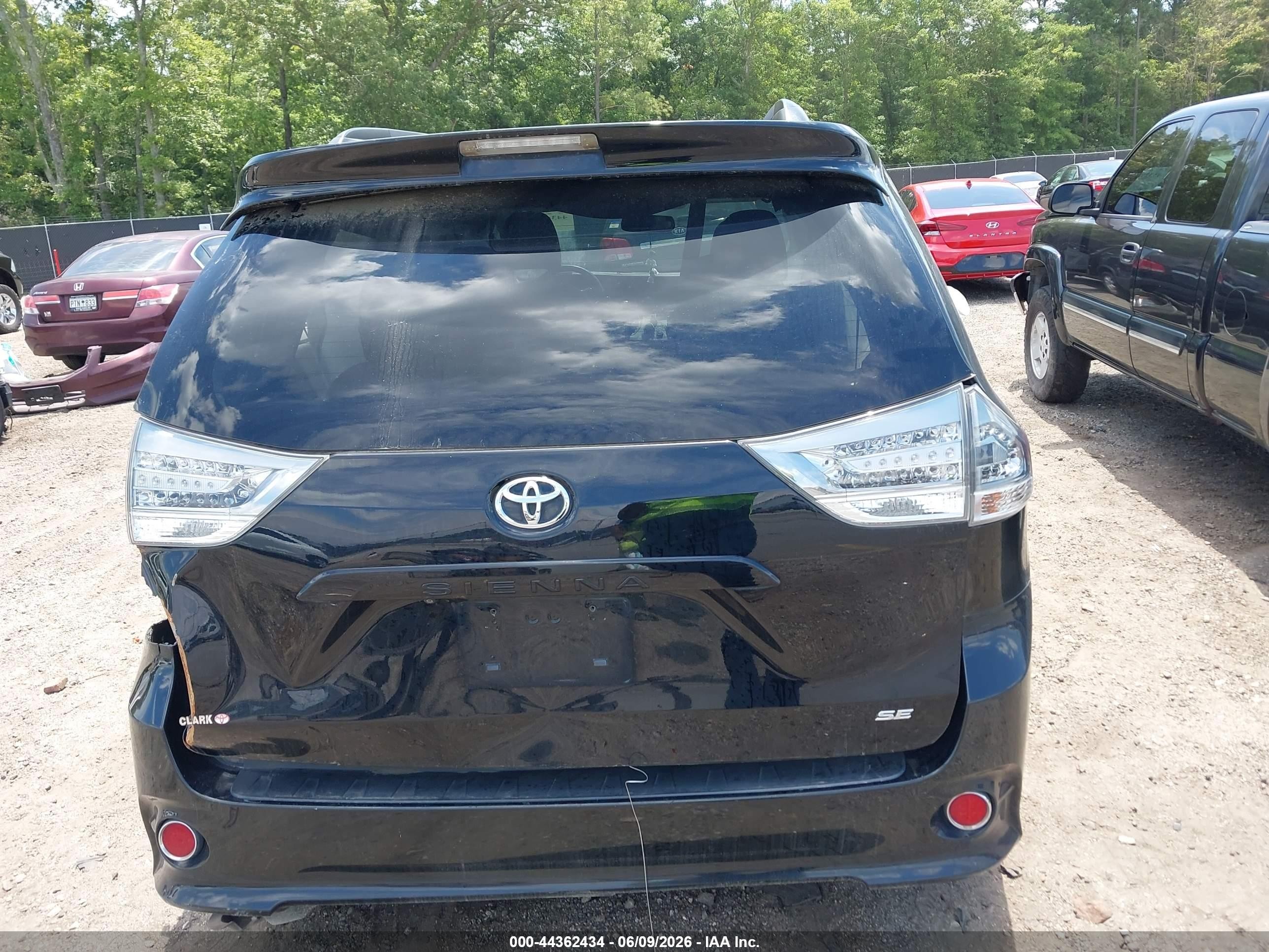 2017 Toyota Sienna Se Premium 8 Passenger Black vin: 5TDXZ3DC0HS828973