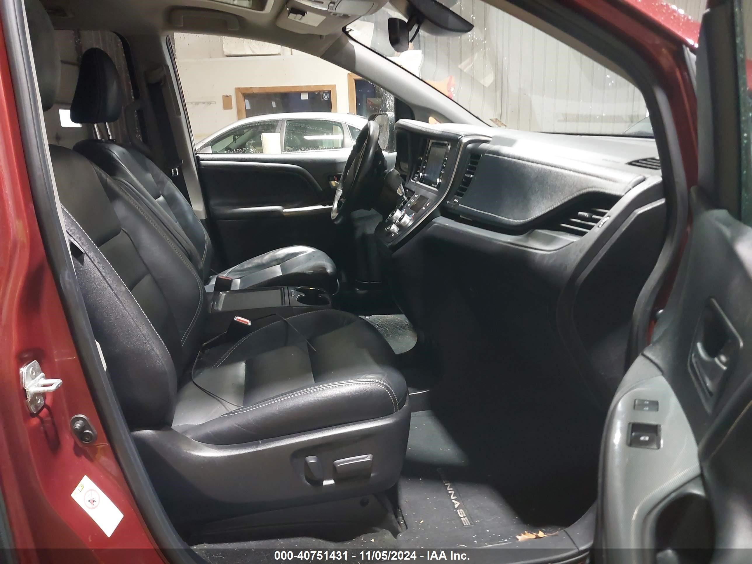 2018 Toyota Sienna Se/se Premium Burgundy vin: 5TDXZ3DC3JS934095