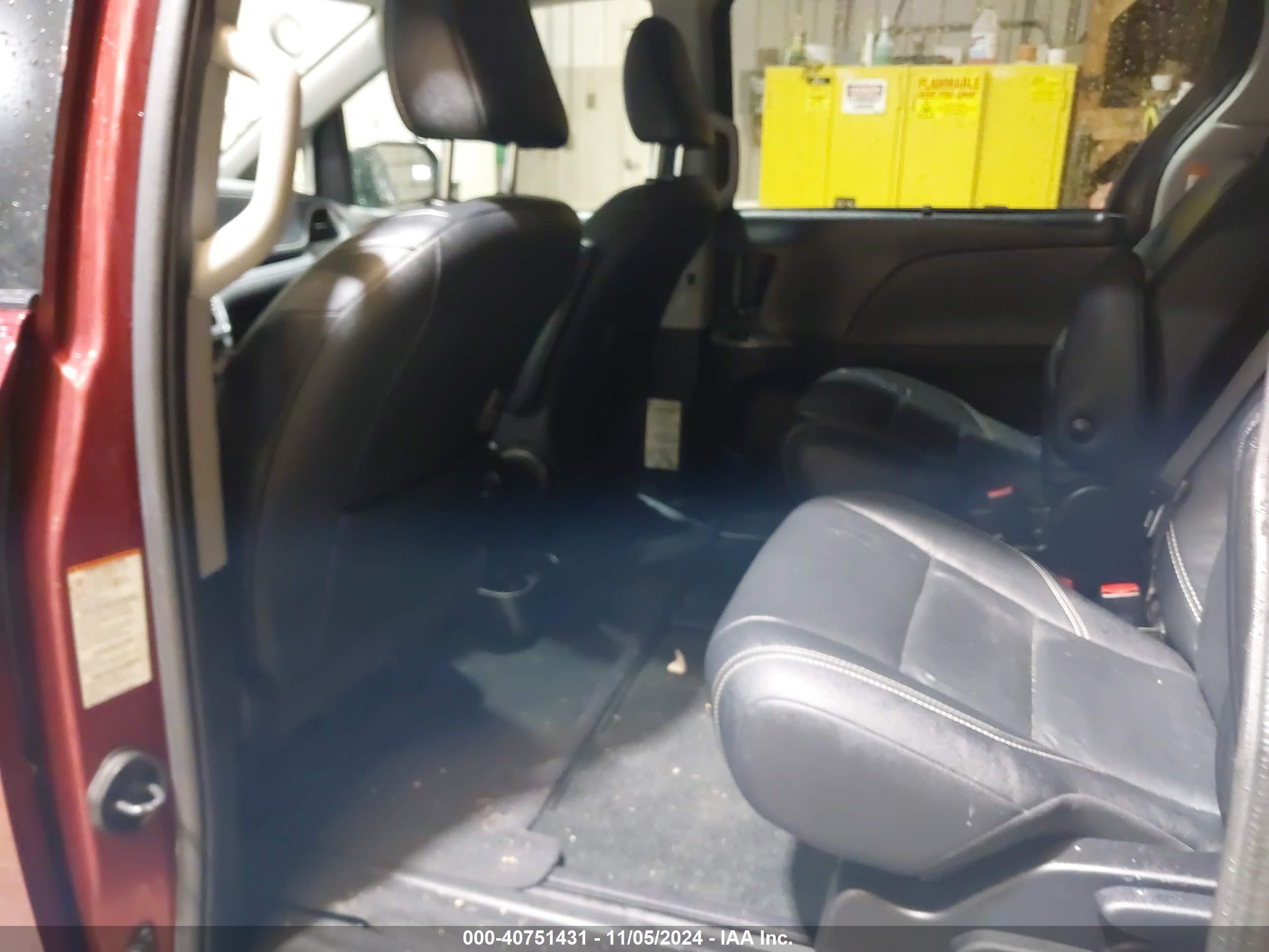 2018 Toyota Sienna Se/se Premium Burgundy vin: 5TDXZ3DC3JS934095