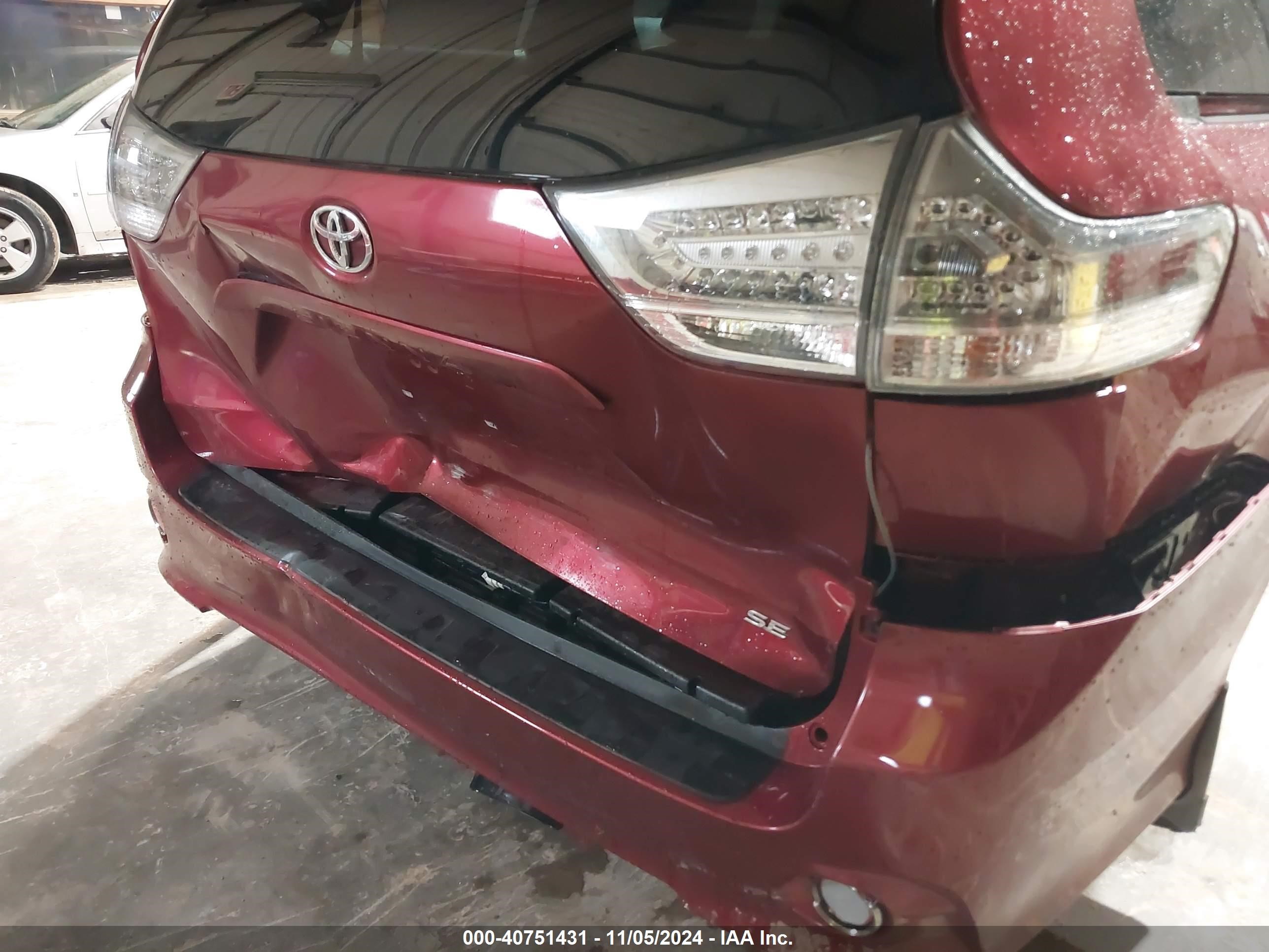 2018 Toyota Sienna Se/se Premium Burgundy vin: 5TDXZ3DC3JS934095