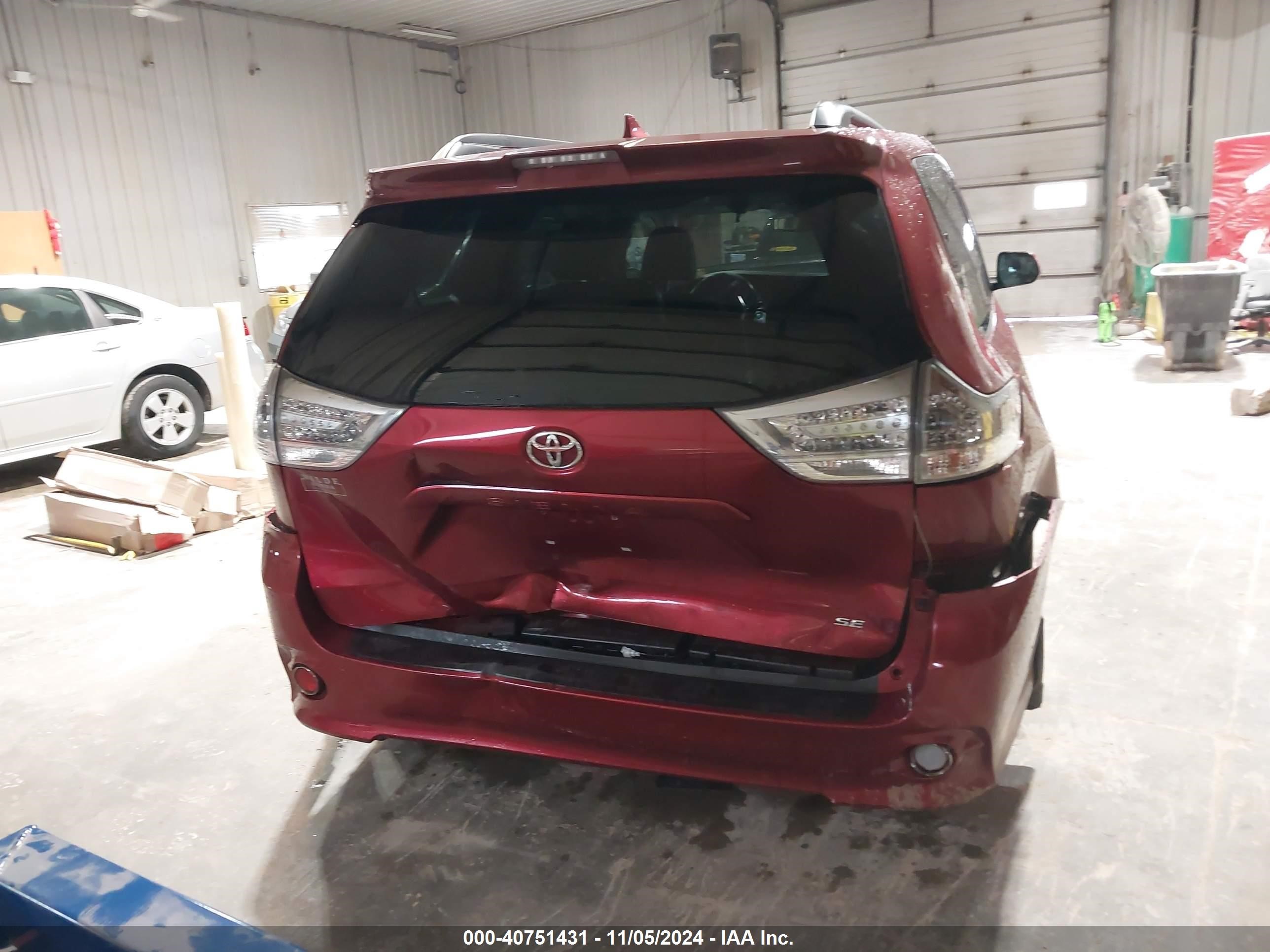 2018 Toyota Sienna Se/se Premium Burgundy vin: 5TDXZ3DC3JS934095