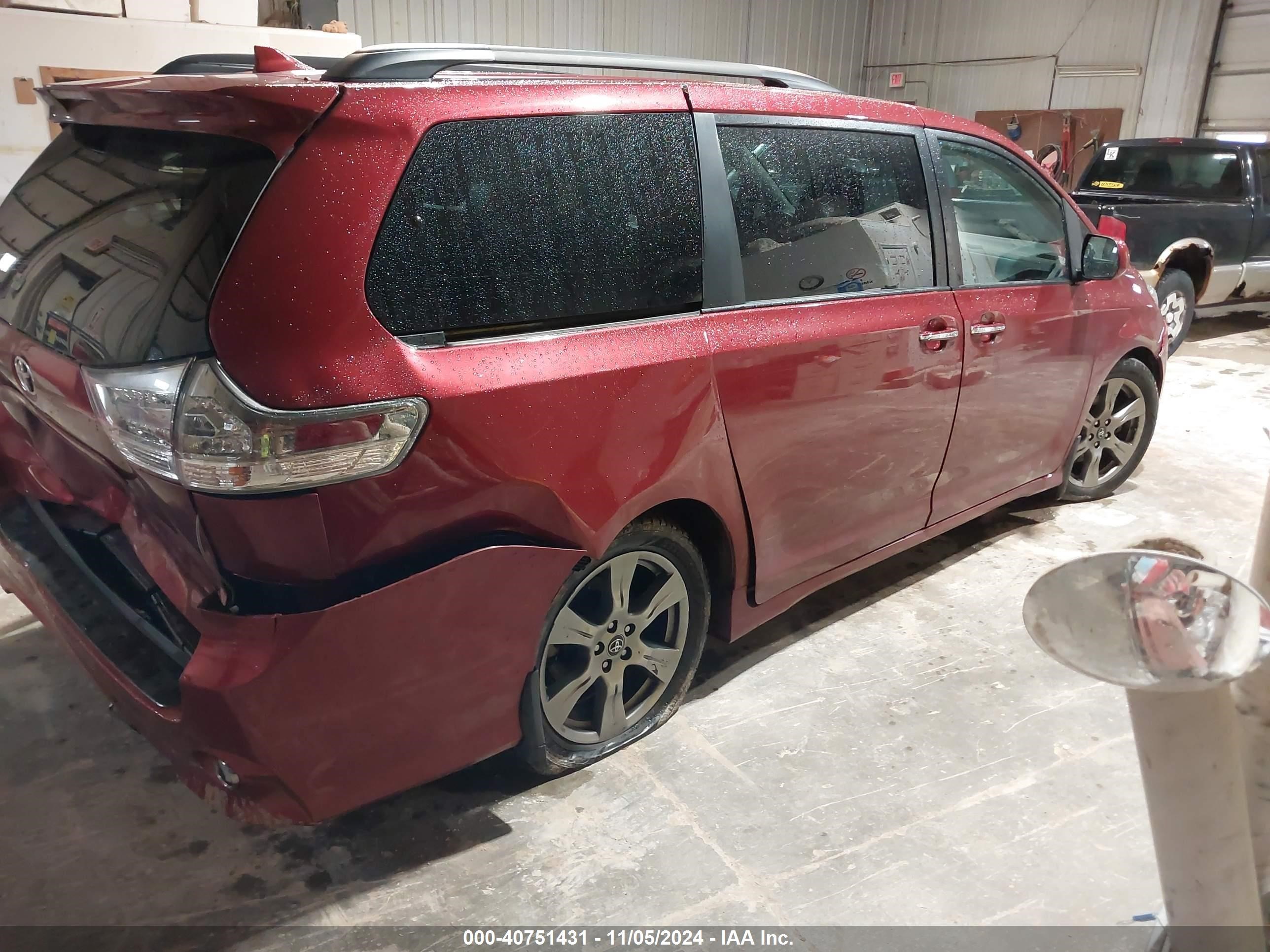 2018 Toyota Sienna Se/se Premium Burgundy vin: 5TDXZ3DC3JS934095