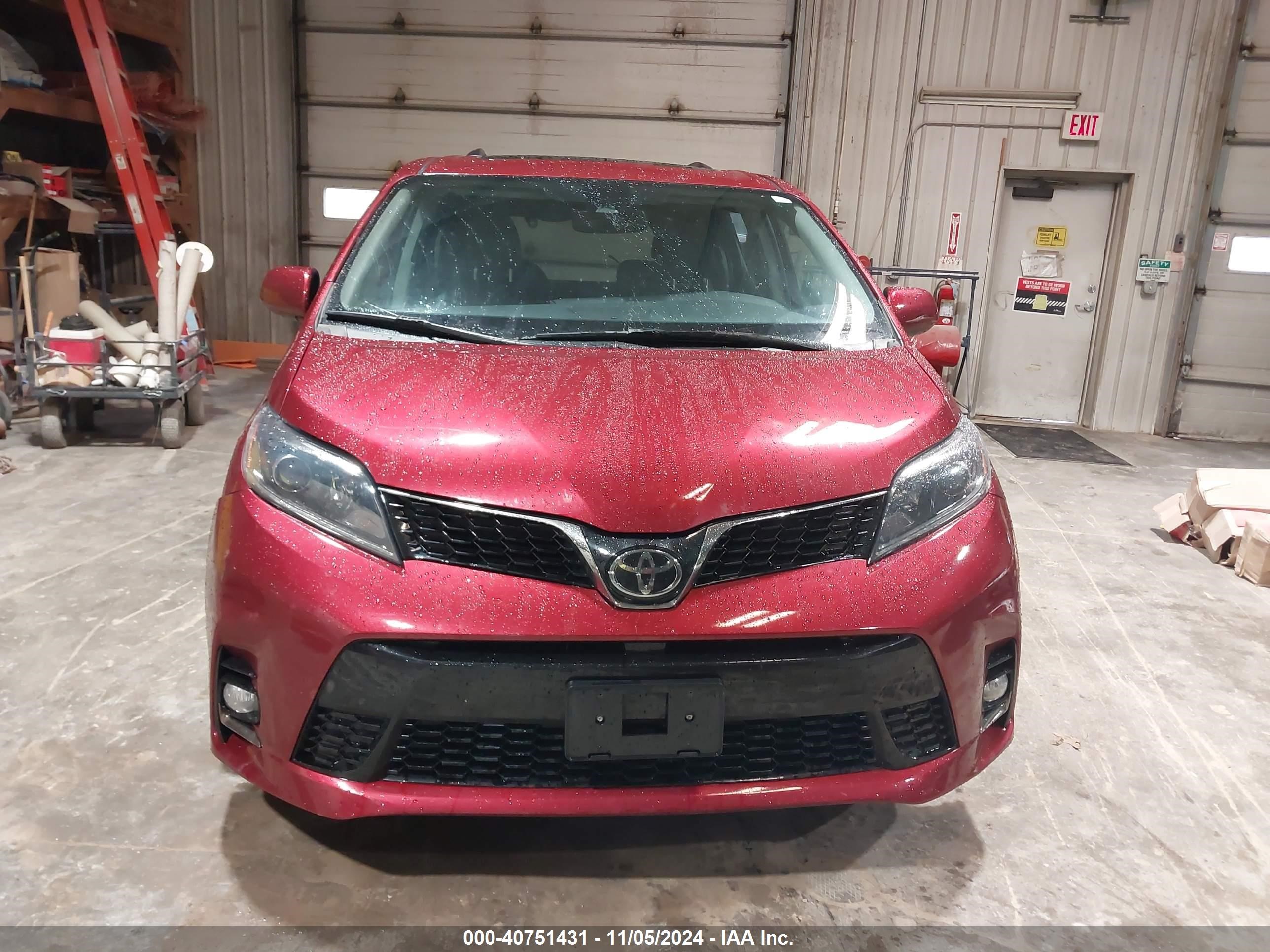 2018 Toyota Sienna Se/se Premium Burgundy vin: 5TDXZ3DC3JS934095