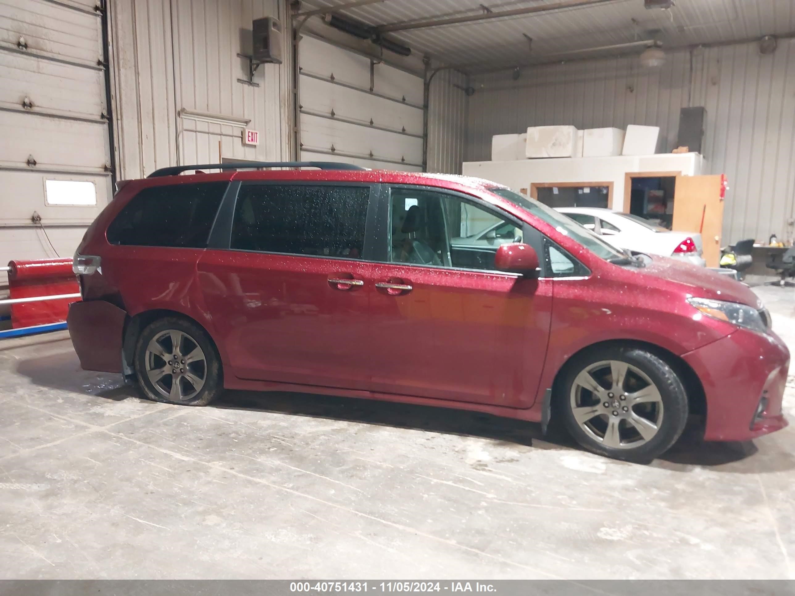 2018 Toyota Sienna Se/se Premium Burgundy vin: 5TDXZ3DC3JS934095