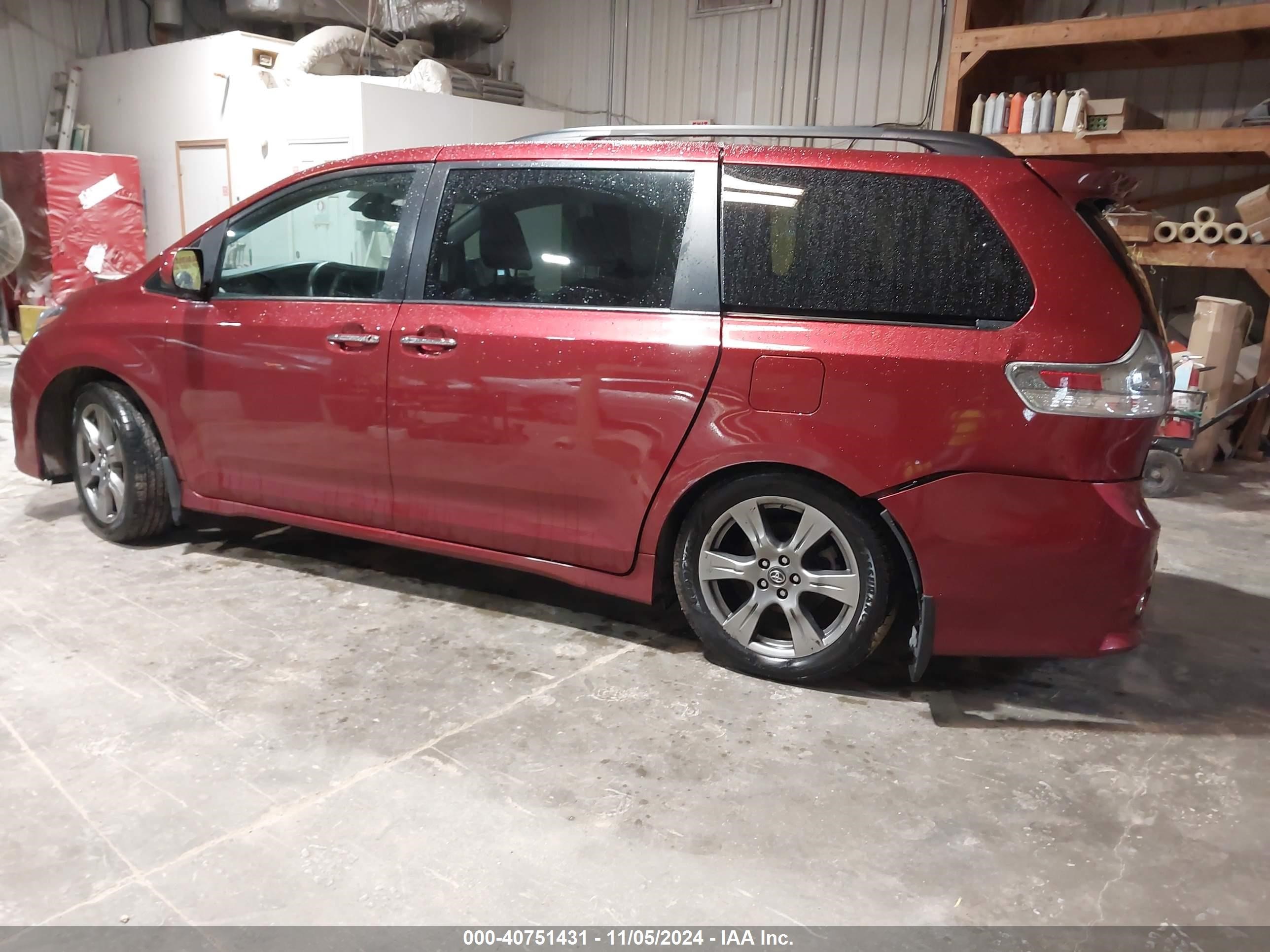 2018 Toyota Sienna Se/se Premium Burgundy vin: 5TDXZ3DC3JS934095