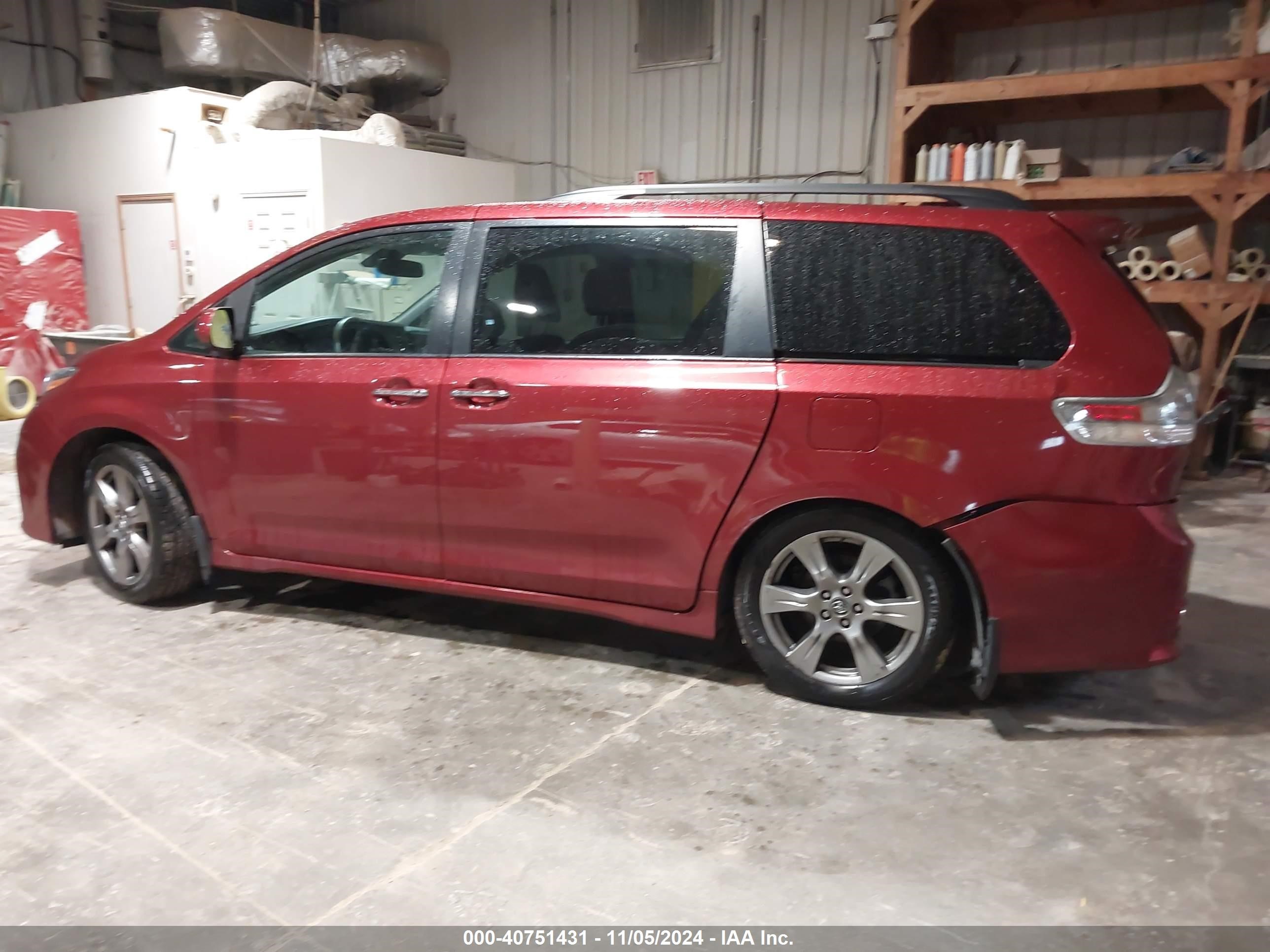 2018 Toyota Sienna Se/se Premium Burgundy vin: 5TDXZ3DC3JS934095