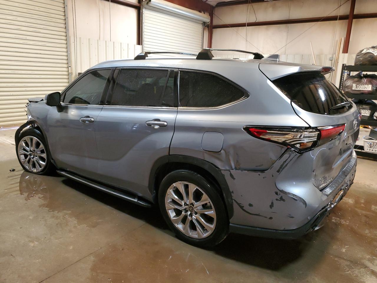 2023 Toyota Highlander Hybrid Limited Серебряный vin: 5TDYARAH7PS518607 Damage: Left Qtr Panel, Dent(S) W/ Paint Dmg, > 12 Inches