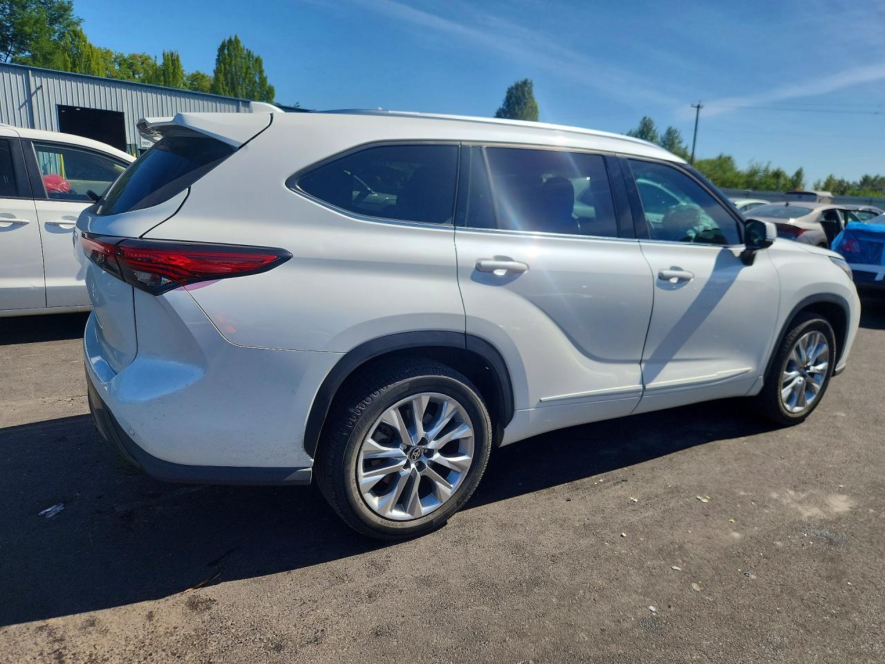 2021 Toyota Highlander Hybrid Limited White vin: 5TDYARAHXMS005007