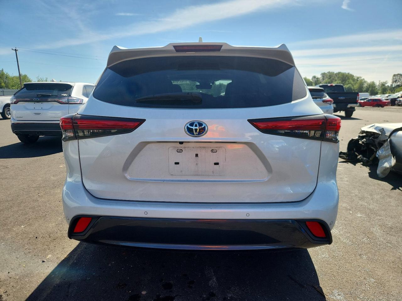 2021 Toyota Highlander Hybrid Limited White vin: 5TDYARAHXMS005007