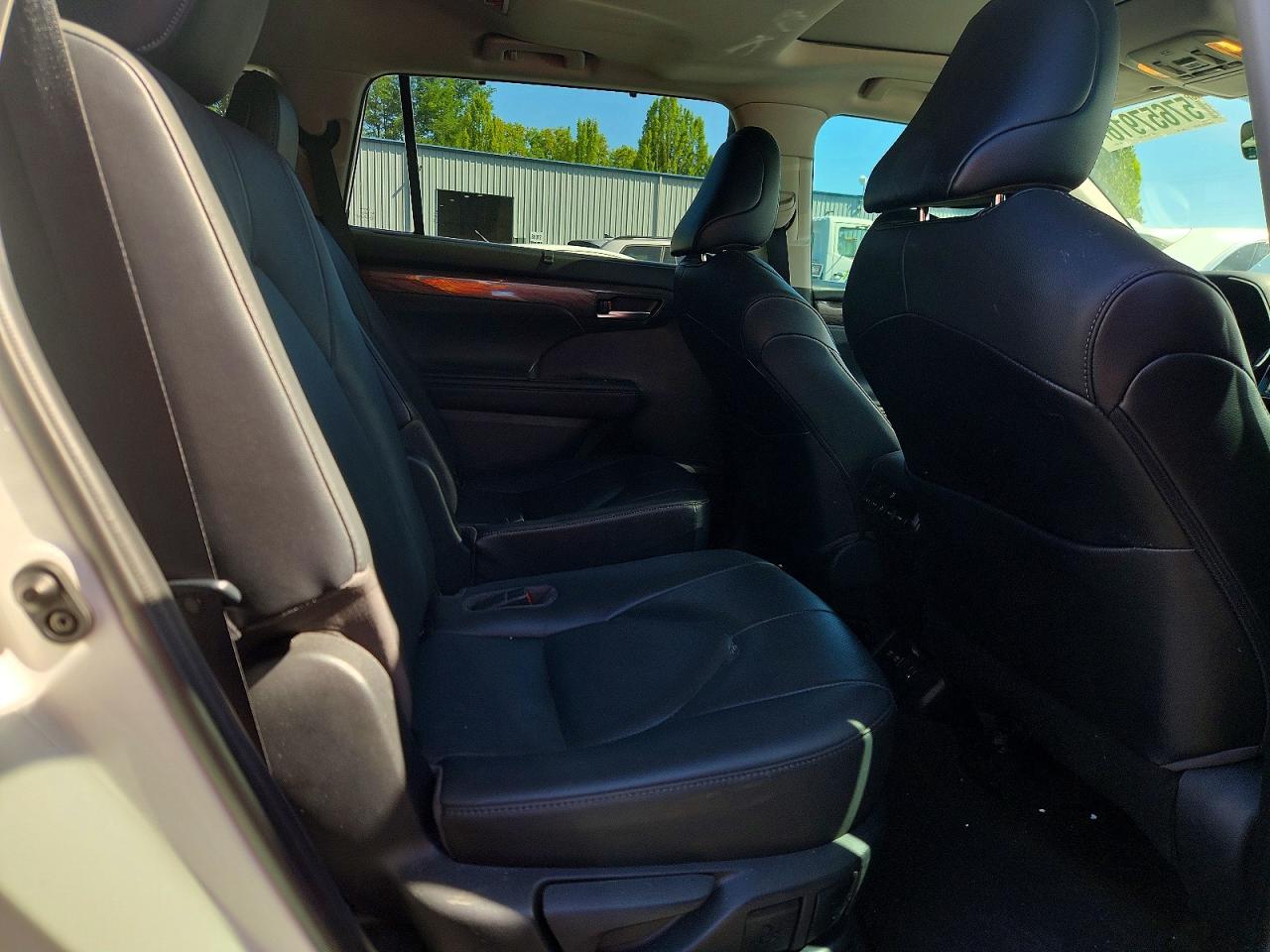 2021 Toyota Highlander Hybrid Limited White vin: 5TDYARAHXMS005007