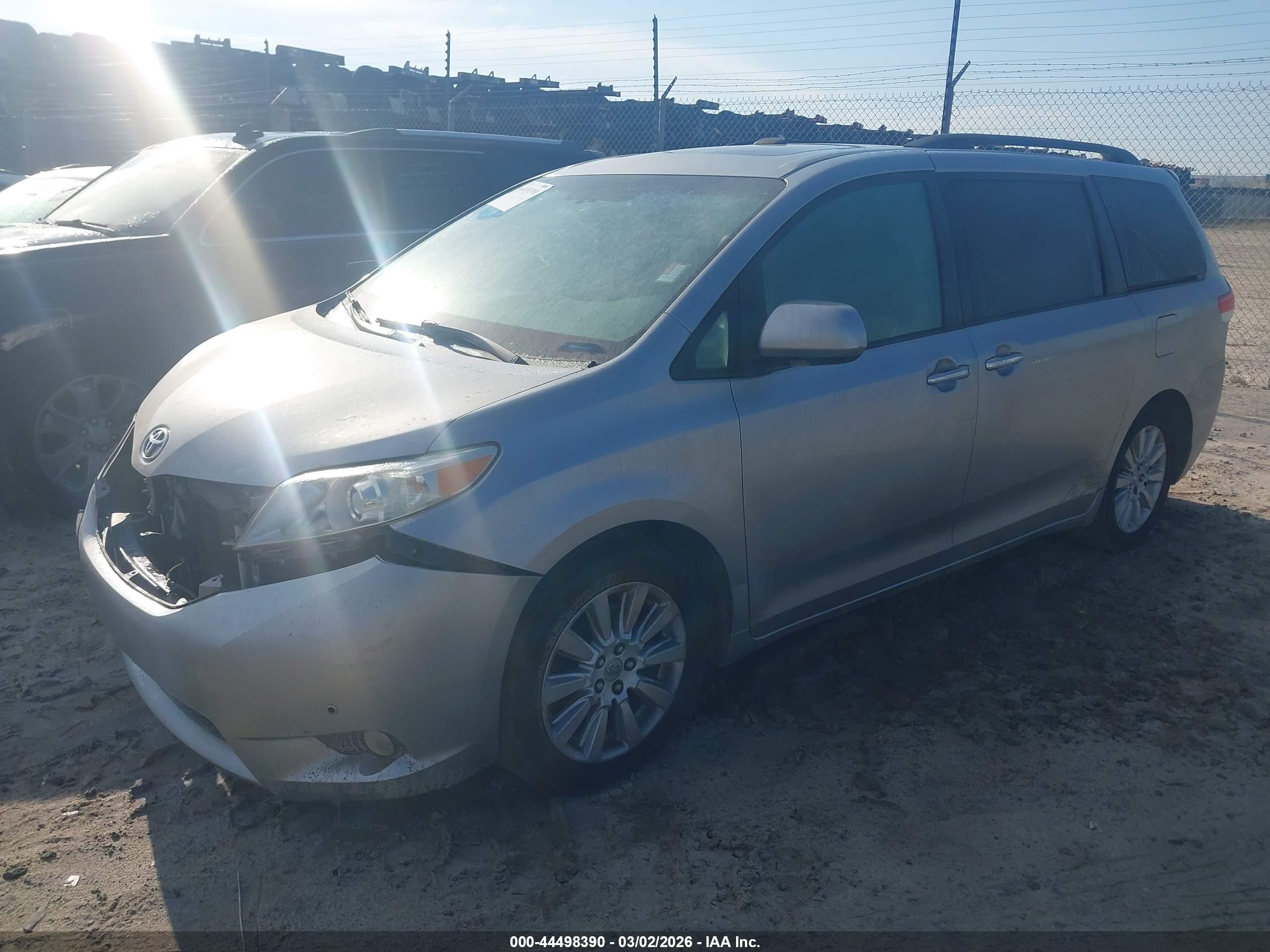 2011 Toyota Sienna Limited V6 Silver vin: 5TDYK3DC0BS001314