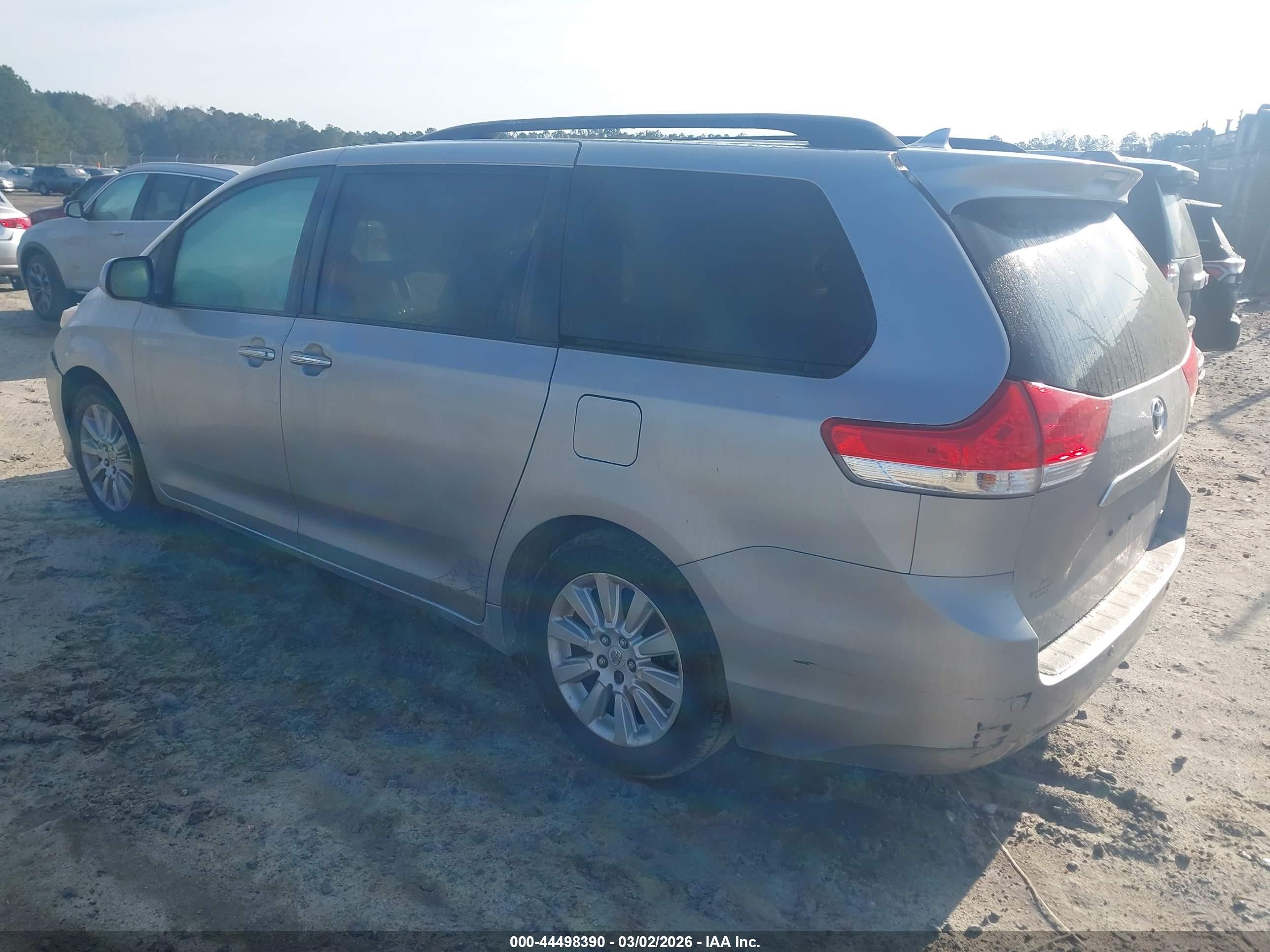 2011 Toyota Sienna Limited V6 Silver vin: 5TDYK3DC0BS001314