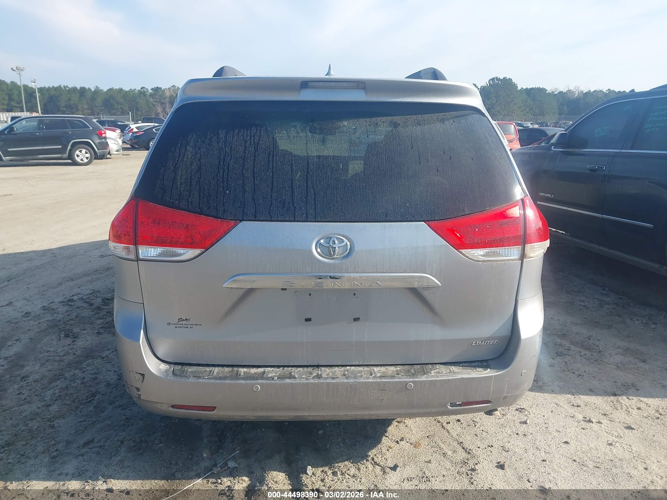 2011 Toyota Sienna Limited V6 Silver vin: 5TDYK3DC0BS001314