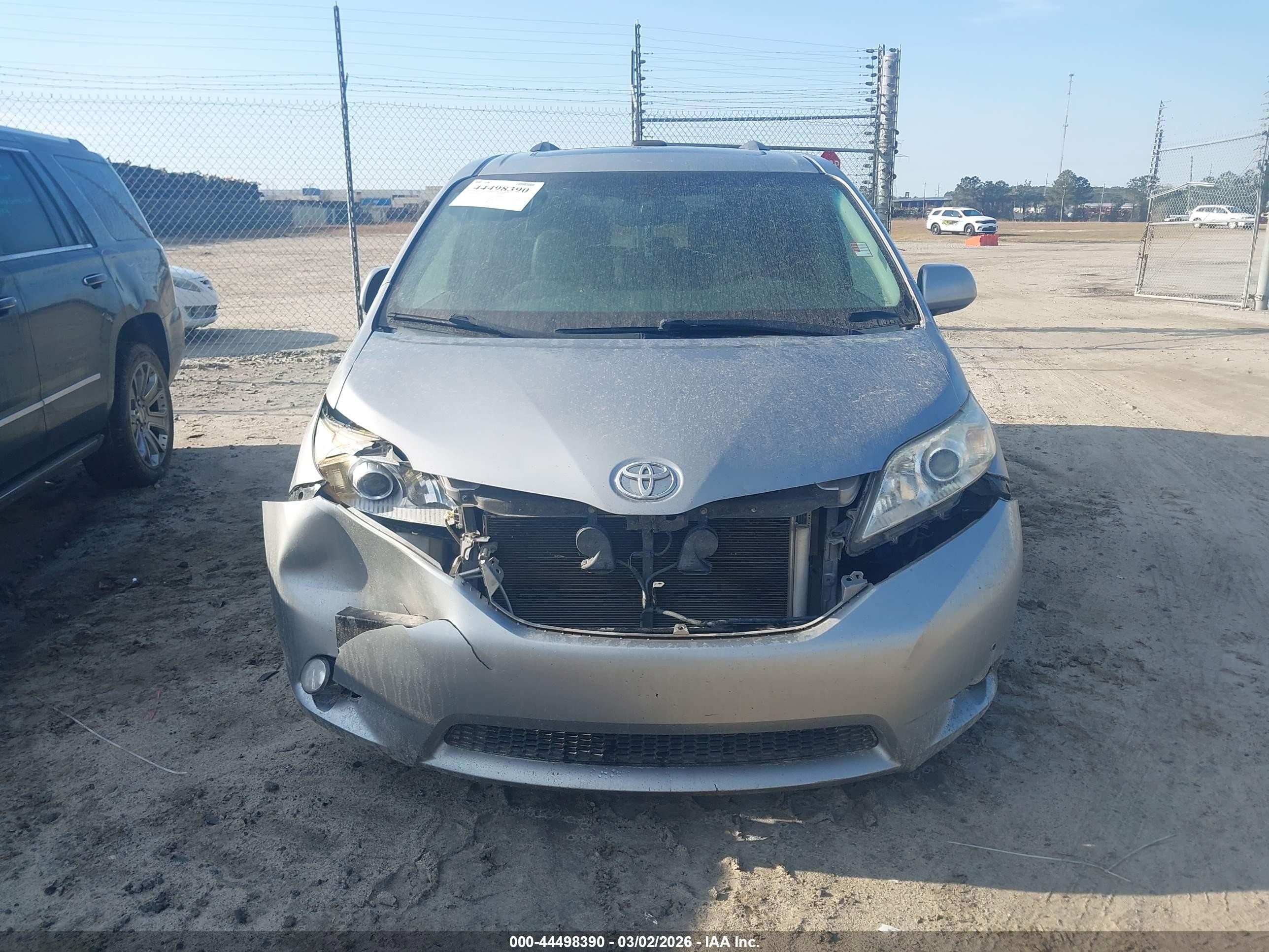 2011 Toyota Sienna Limited V6 Silver vin: 5TDYK3DC0BS001314