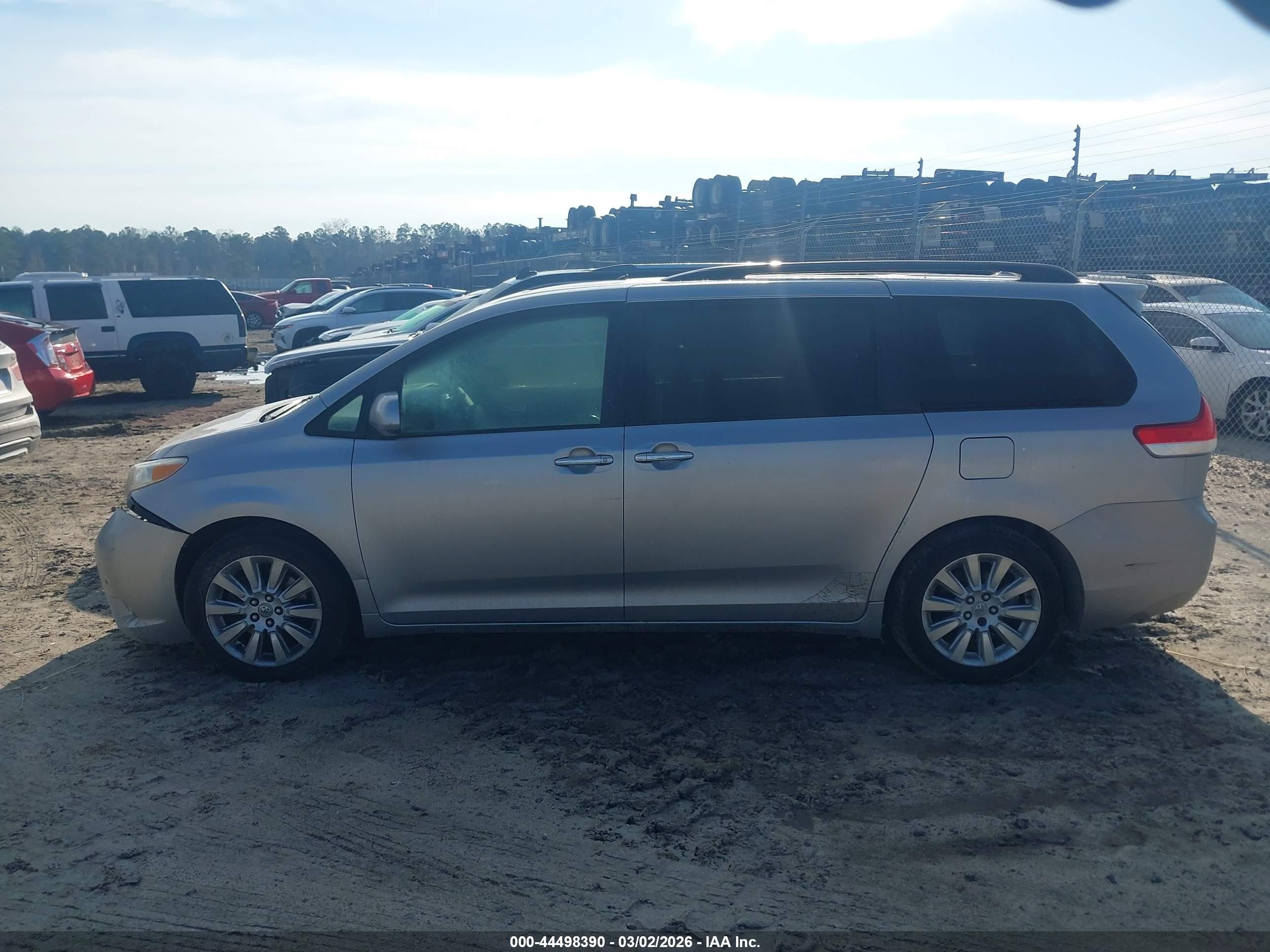 2011 Toyota Sienna Limited V6 Silver vin: 5TDYK3DC0BS001314