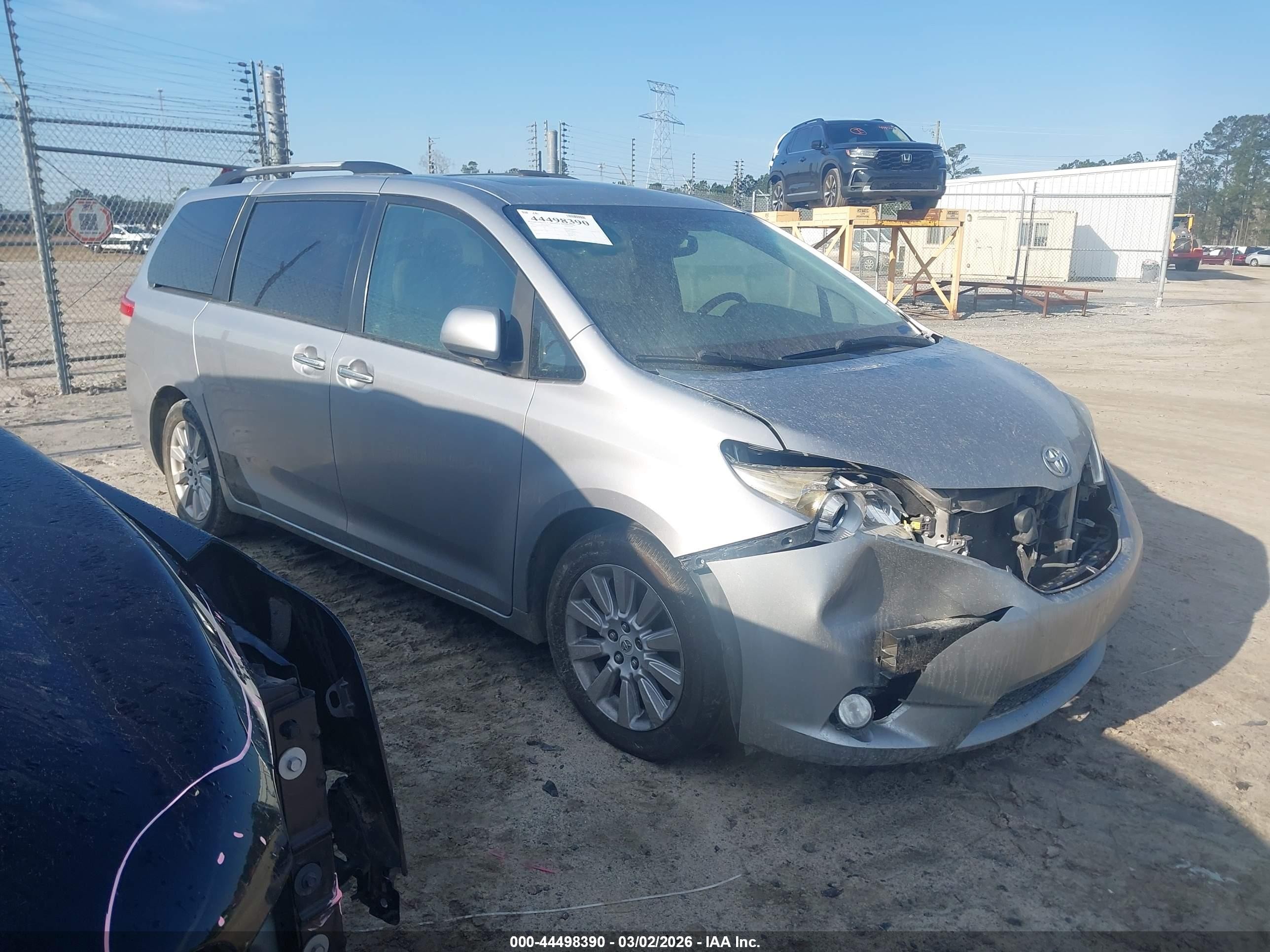 2011 Toyota Sienna Limited V6 Silver vin: 5TDYK3DC0BS001314