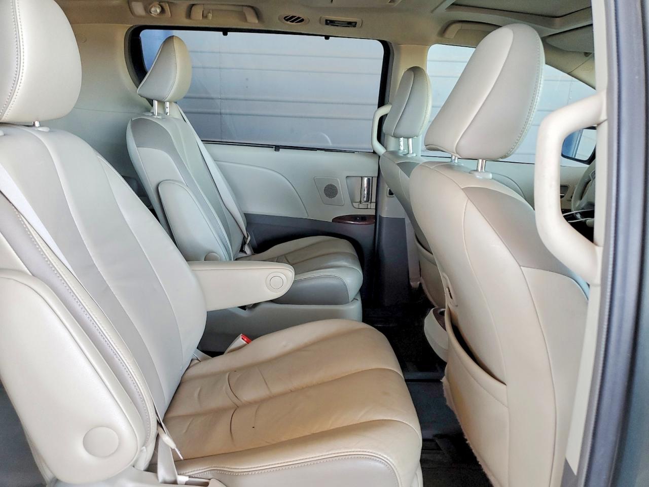 2011 Toyota Sienna Limited 7-passenger Gray vin: 5TDYK3DC0BS001829