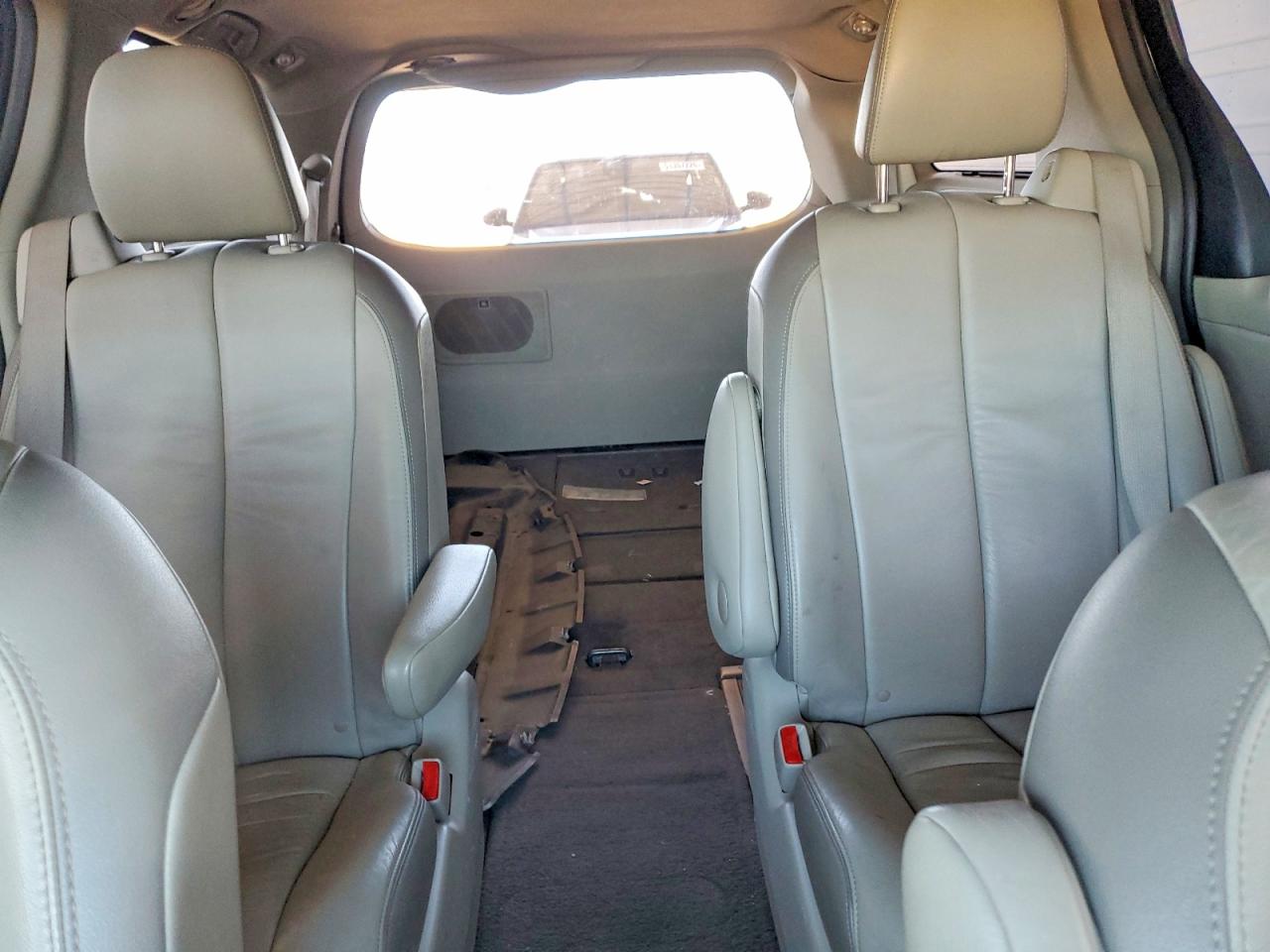 2011 Toyota Sienna Limited 7-passenger Gray vin: 5TDYK3DC0BS001829