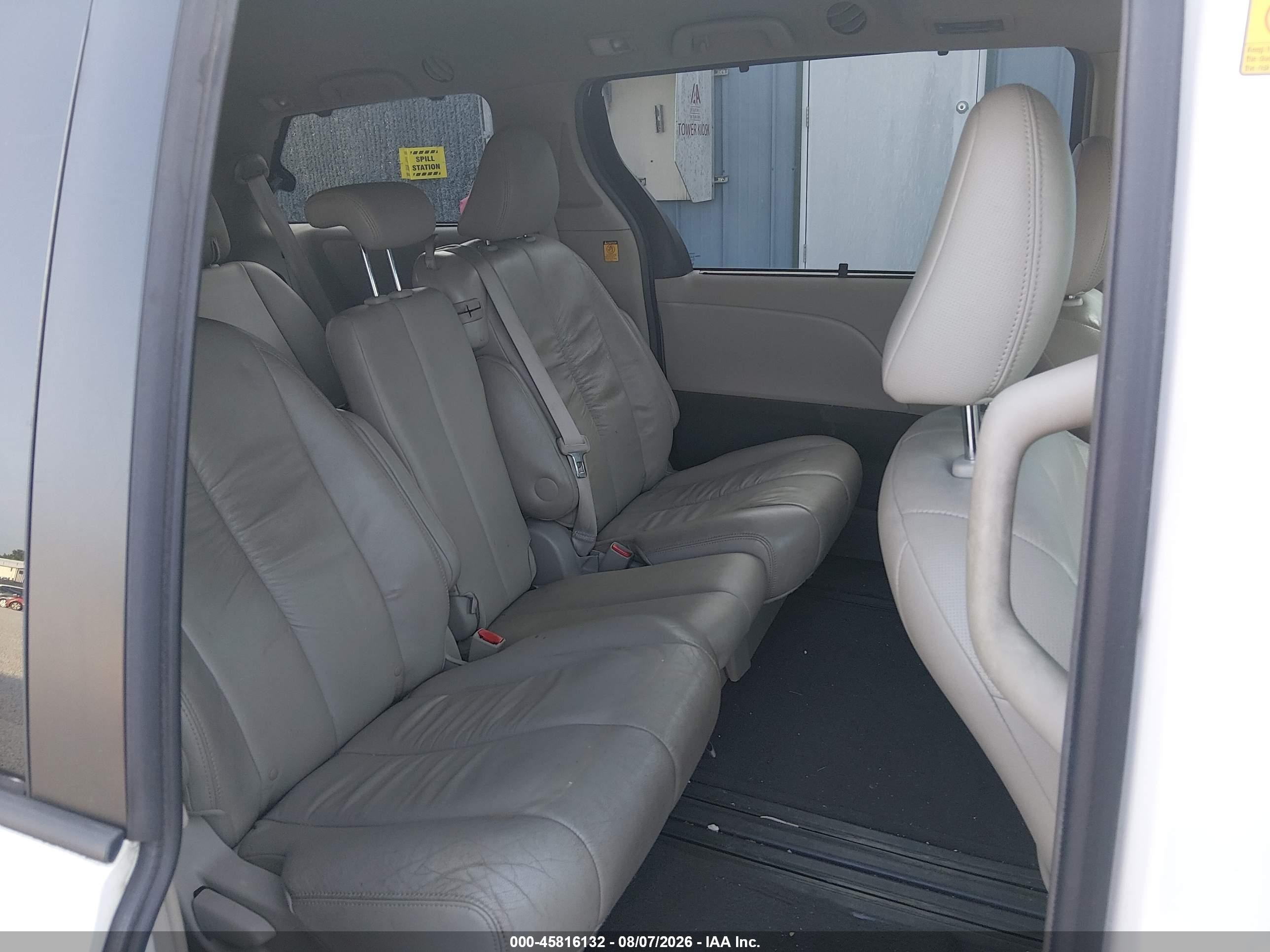 2011 Toyota Sienna Xle V6 White vin: 5TDYK3DC0BS014936