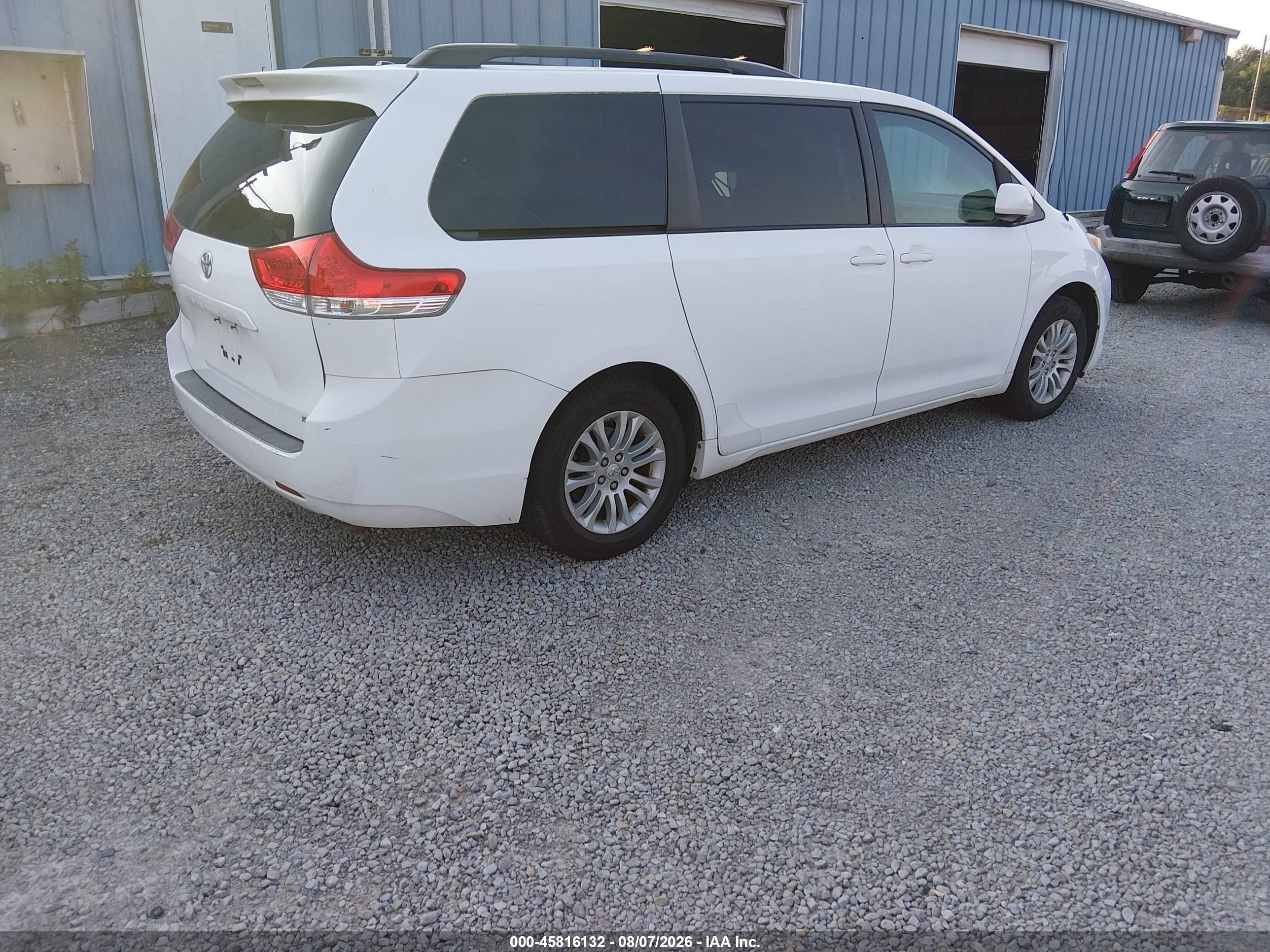 2011 Toyota Sienna Xle V6 White vin: 5TDYK3DC0BS014936