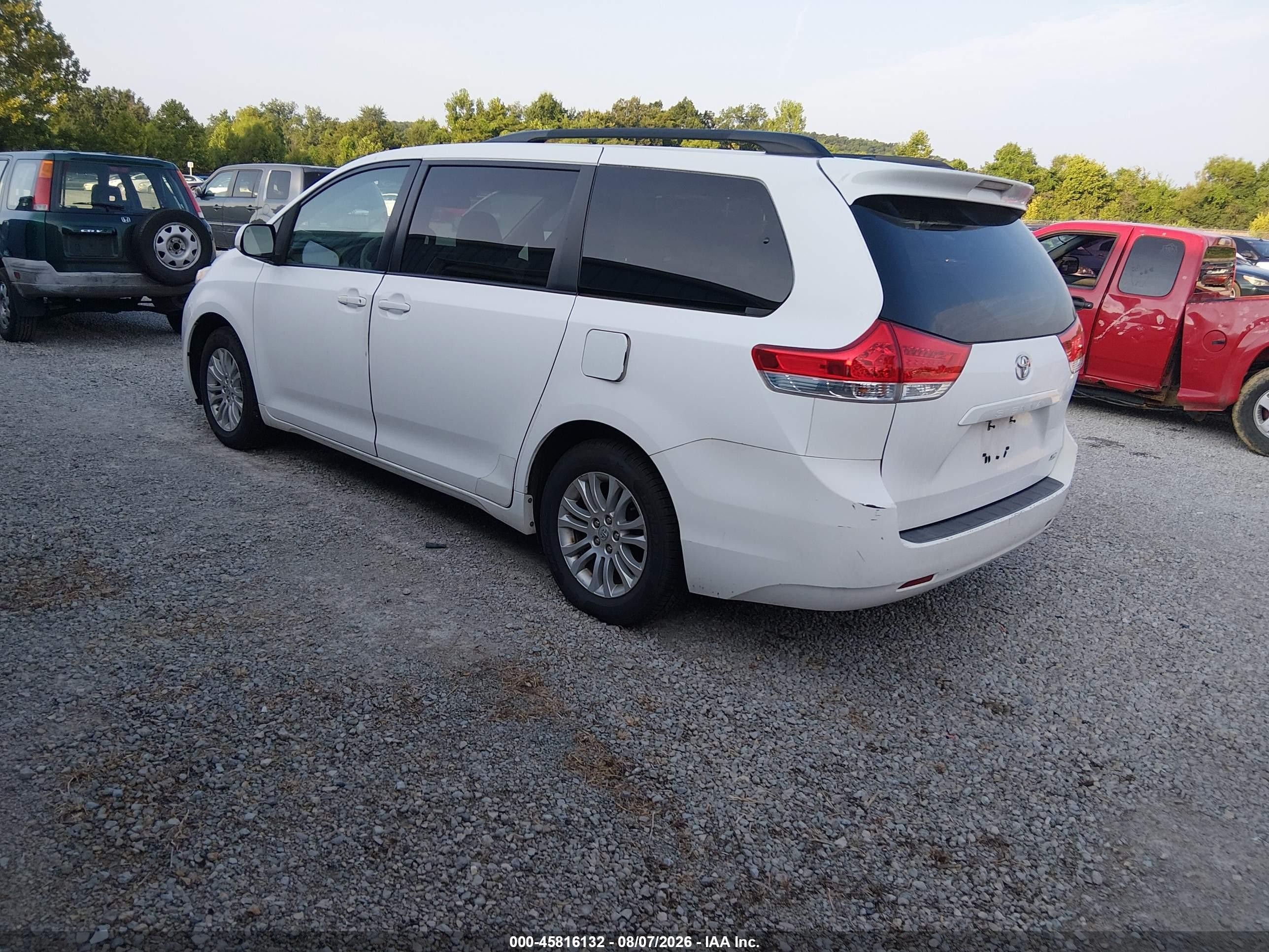 2011 Toyota Sienna Xle V6 White vin: 5TDYK3DC0BS014936