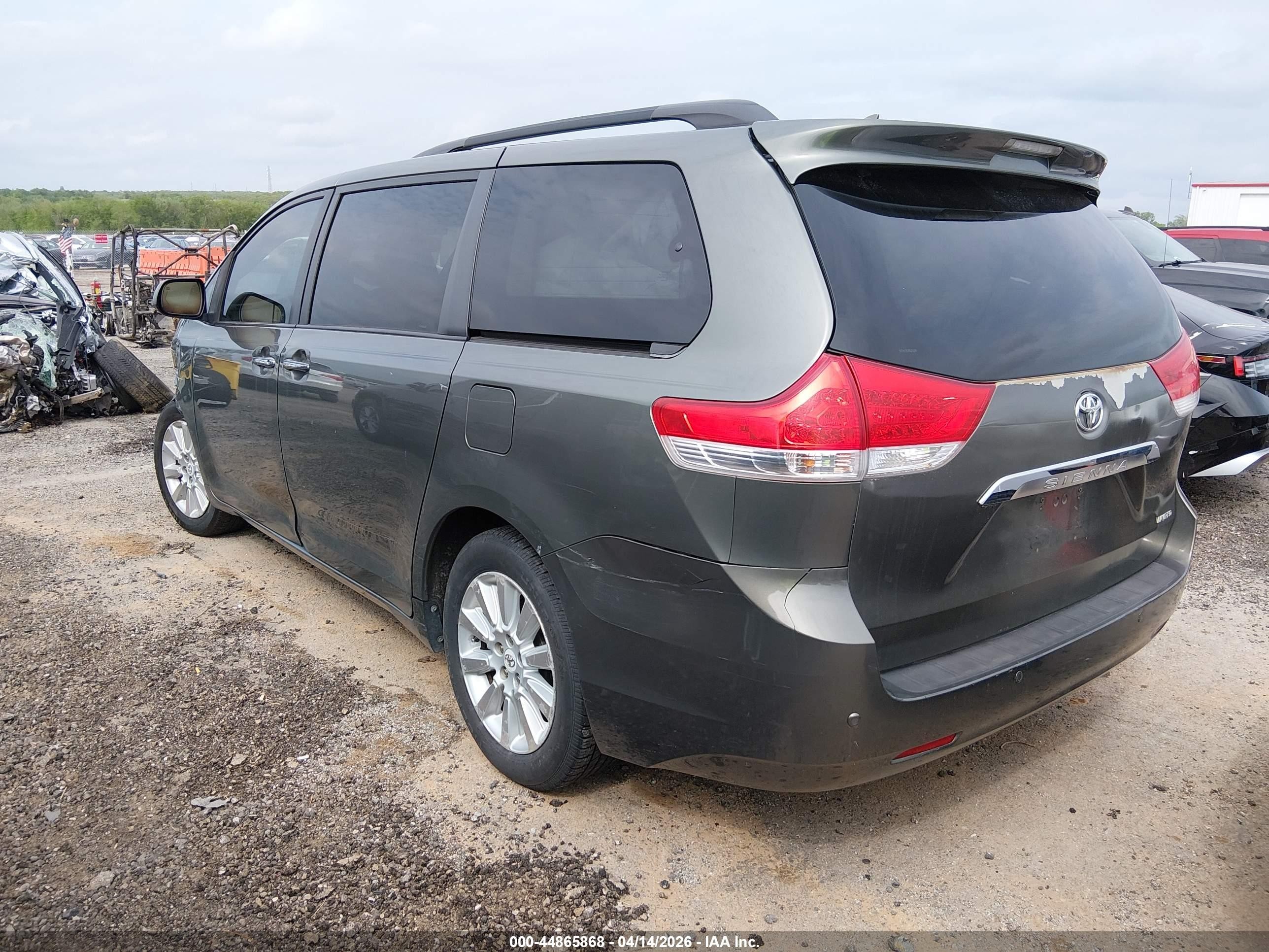 2011 Toyota Sienna Limited V6 Green vin: 5TDYK3DC0BS016251